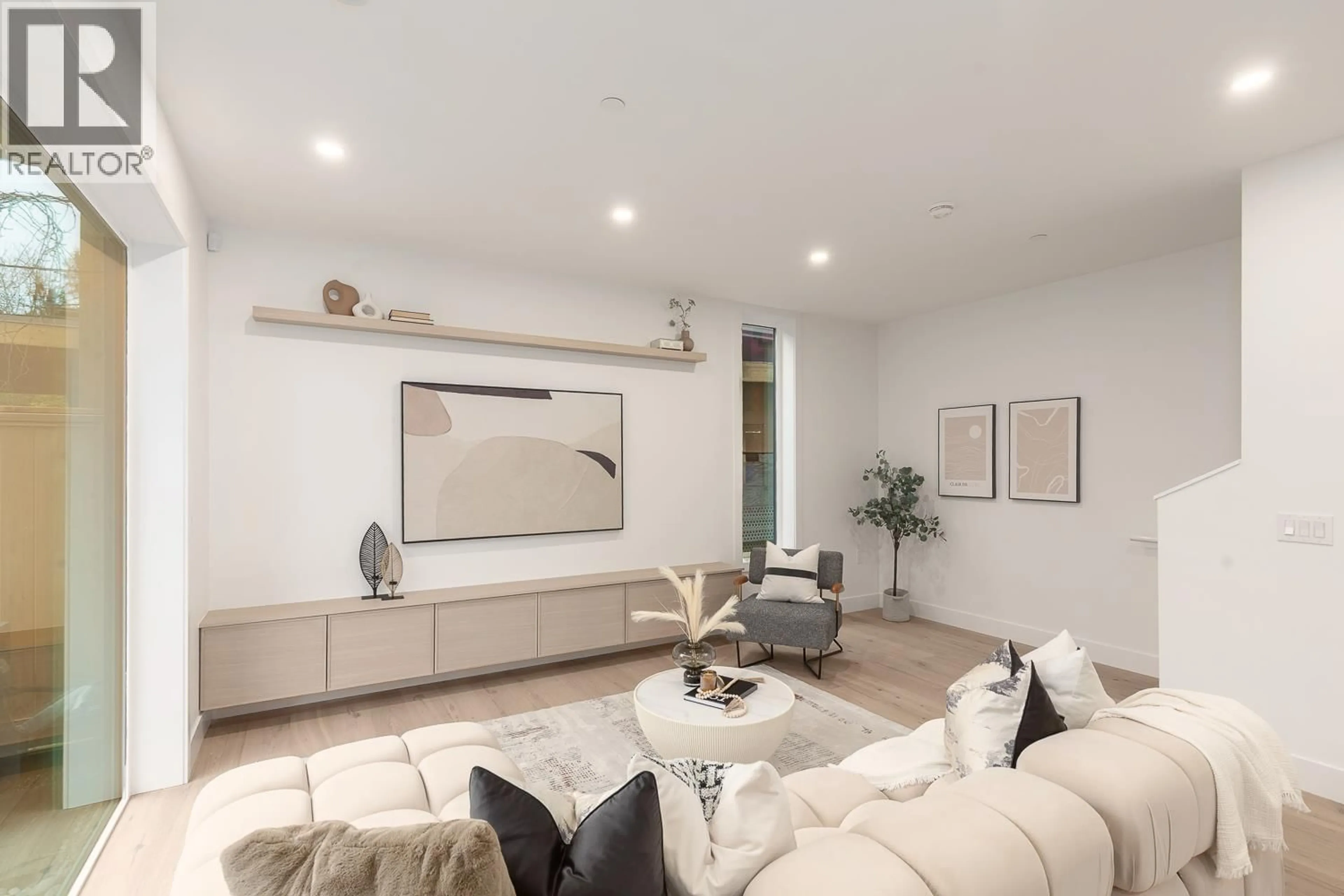 Living room with furniture, unknown for 462 17TH AVENUE, Vancouver British Columbia V5V1B1