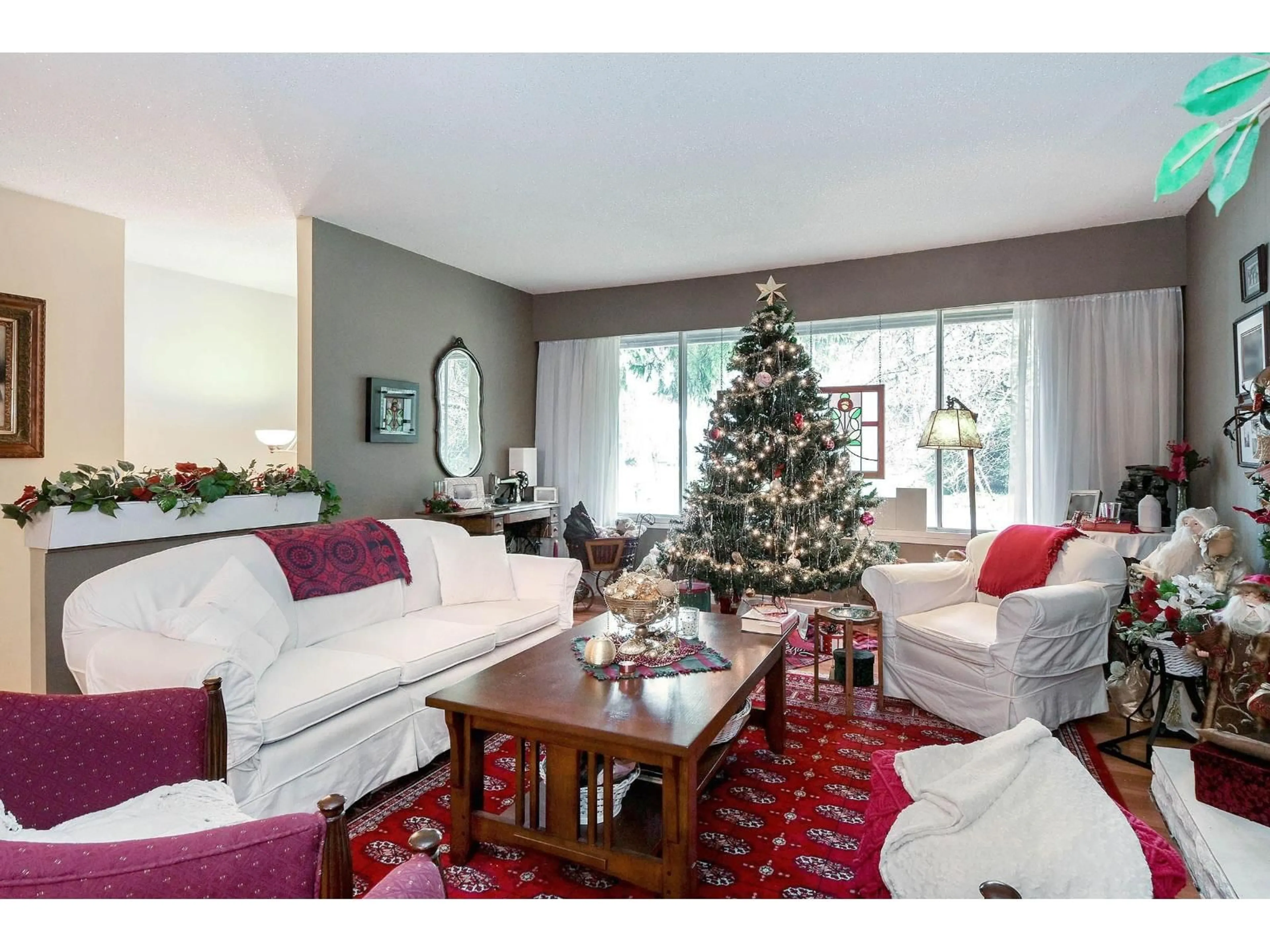 Living room with furniture, unknown for 1941 127A STREET, Surrey British Columbia V4A3S8