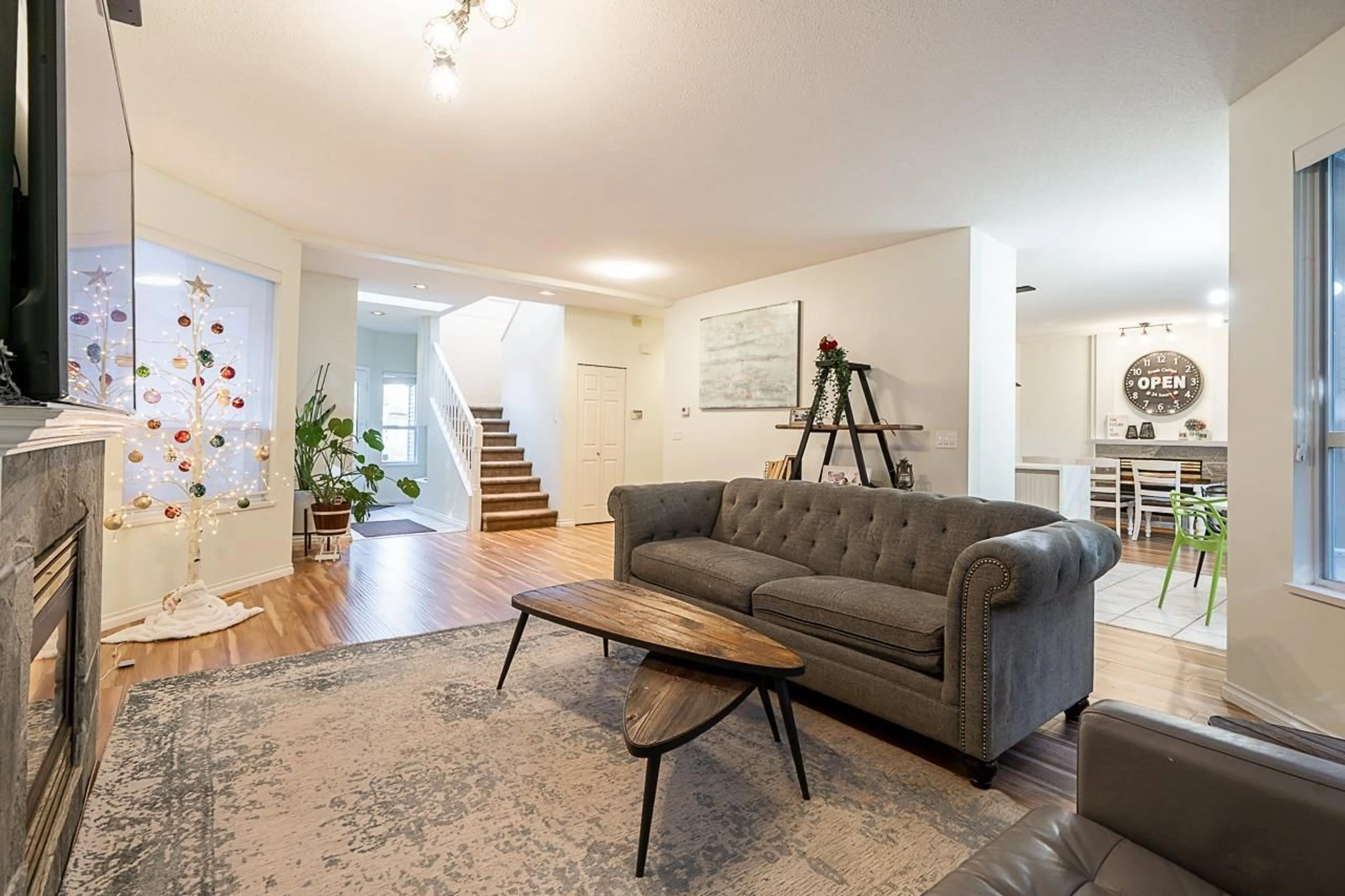 Living room with furniture, unknown for 74 - 20881 87 AVENUE, Langley British Columbia V1M3X1