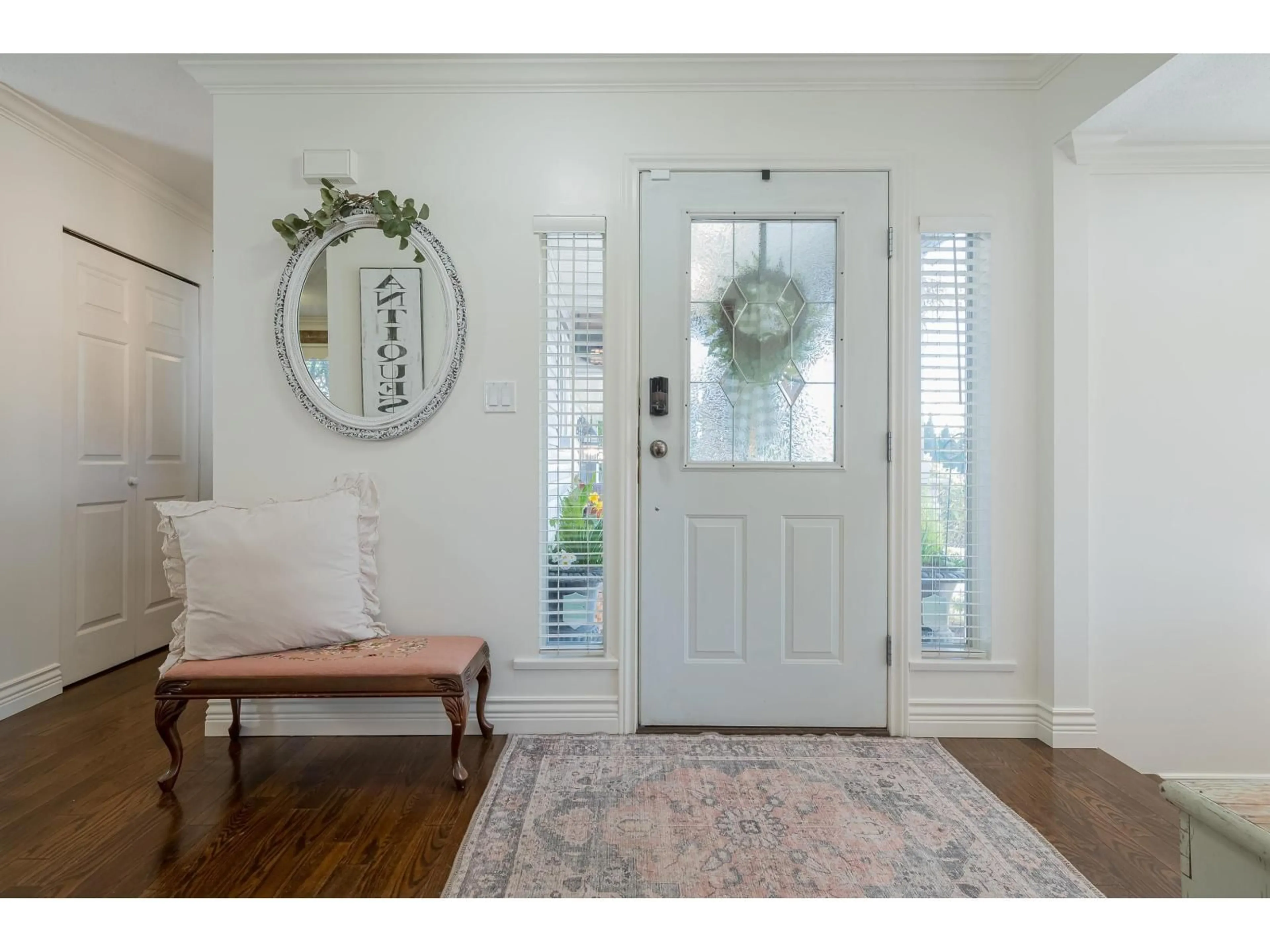 Indoor entryway for 5532 181A STREET, Surrey British Columbia V3S7Z2