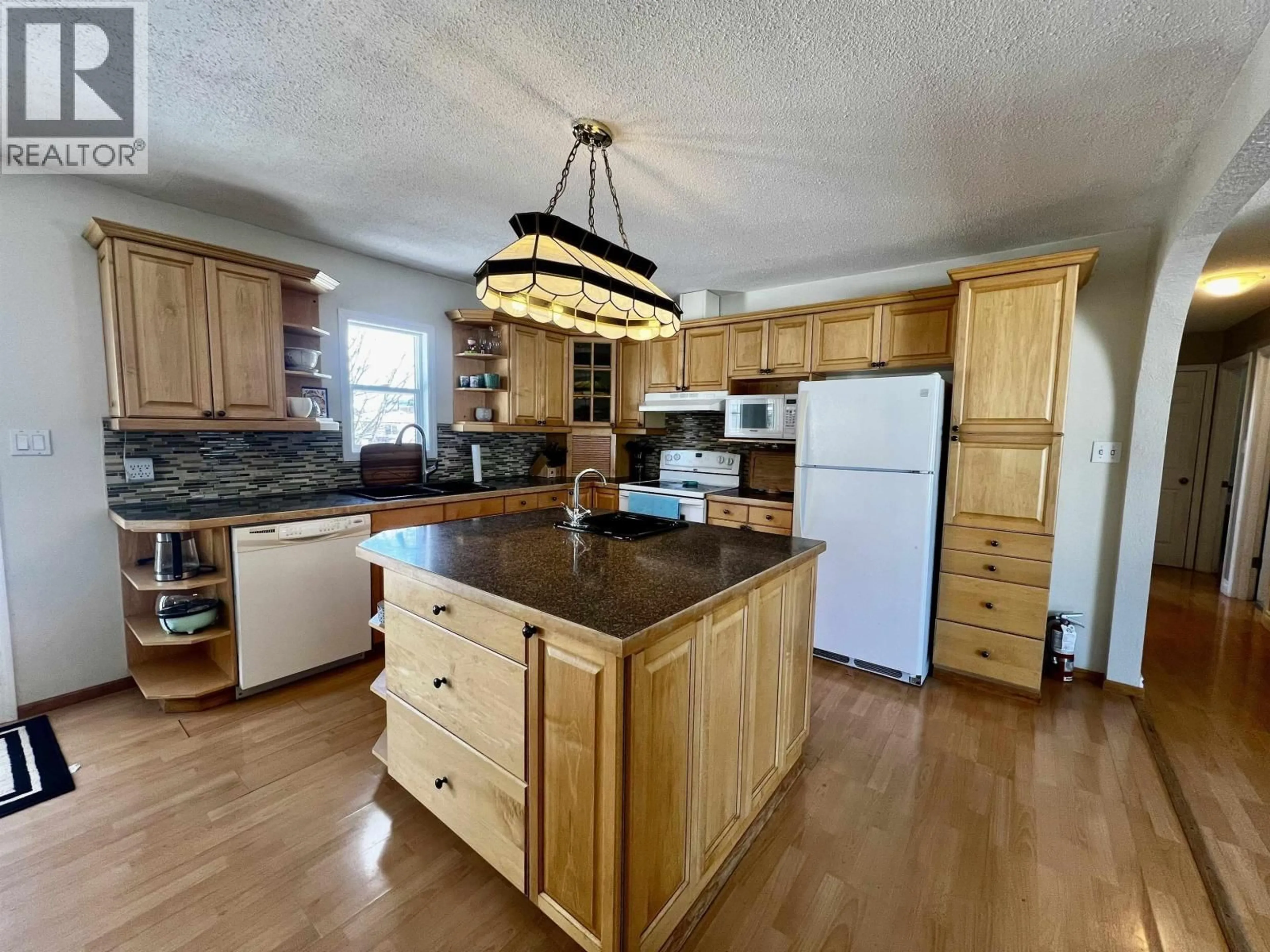 Open concept kitchen, unknown for 194 TALUK CRESCENT, Fraser Lake British Columbia V0J1S0