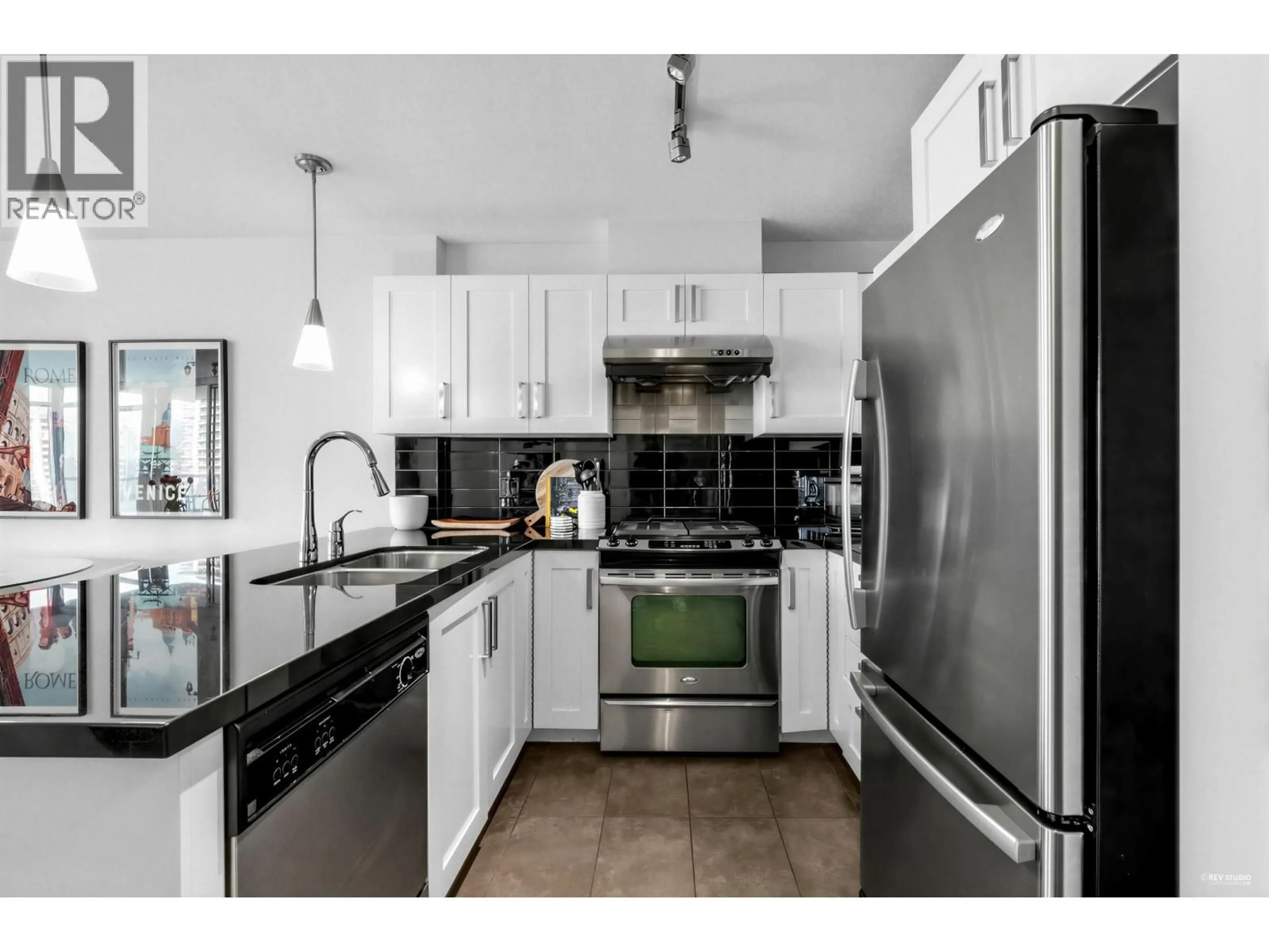 Unknown for 2005 - 2133 DOUGLAS ROAD, Burnaby British Columbia V5C0E9