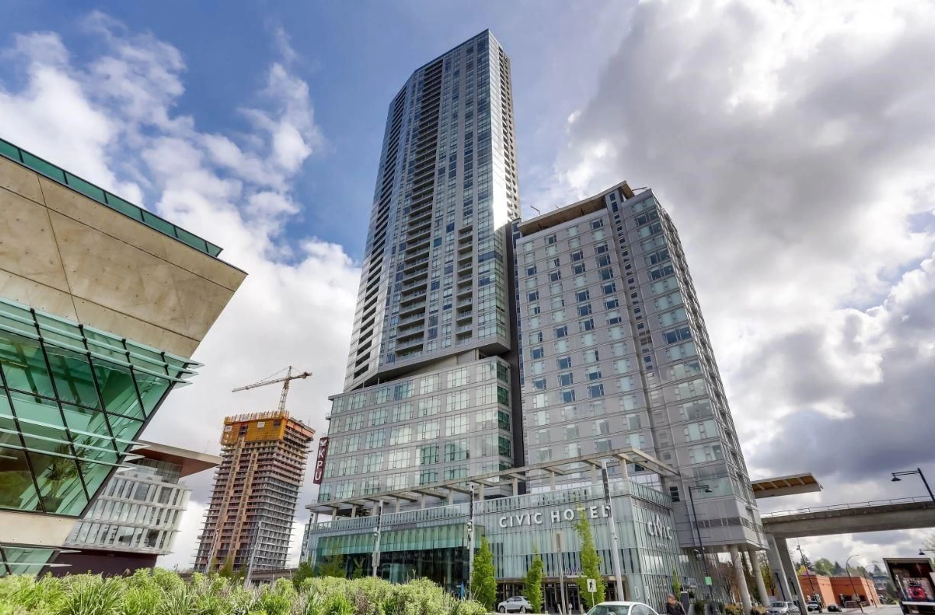 Indoor foyer for 3204 - 13495 CENTRAL AVENUE, Surrey British Columbia V3T0K2