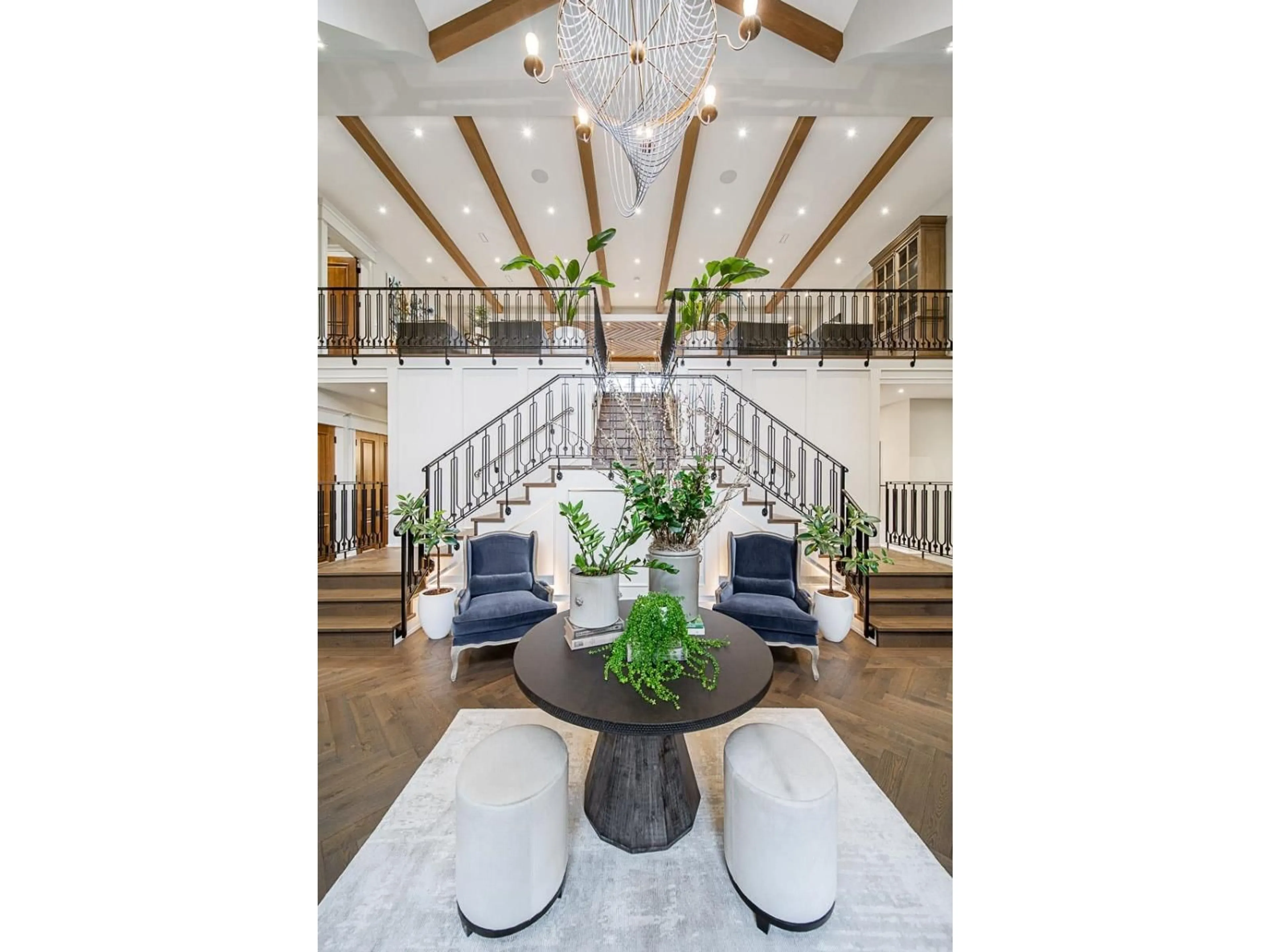 Indoor entryway for 18256 21A AVENUE, Surrey British Columbia V3Z9W2