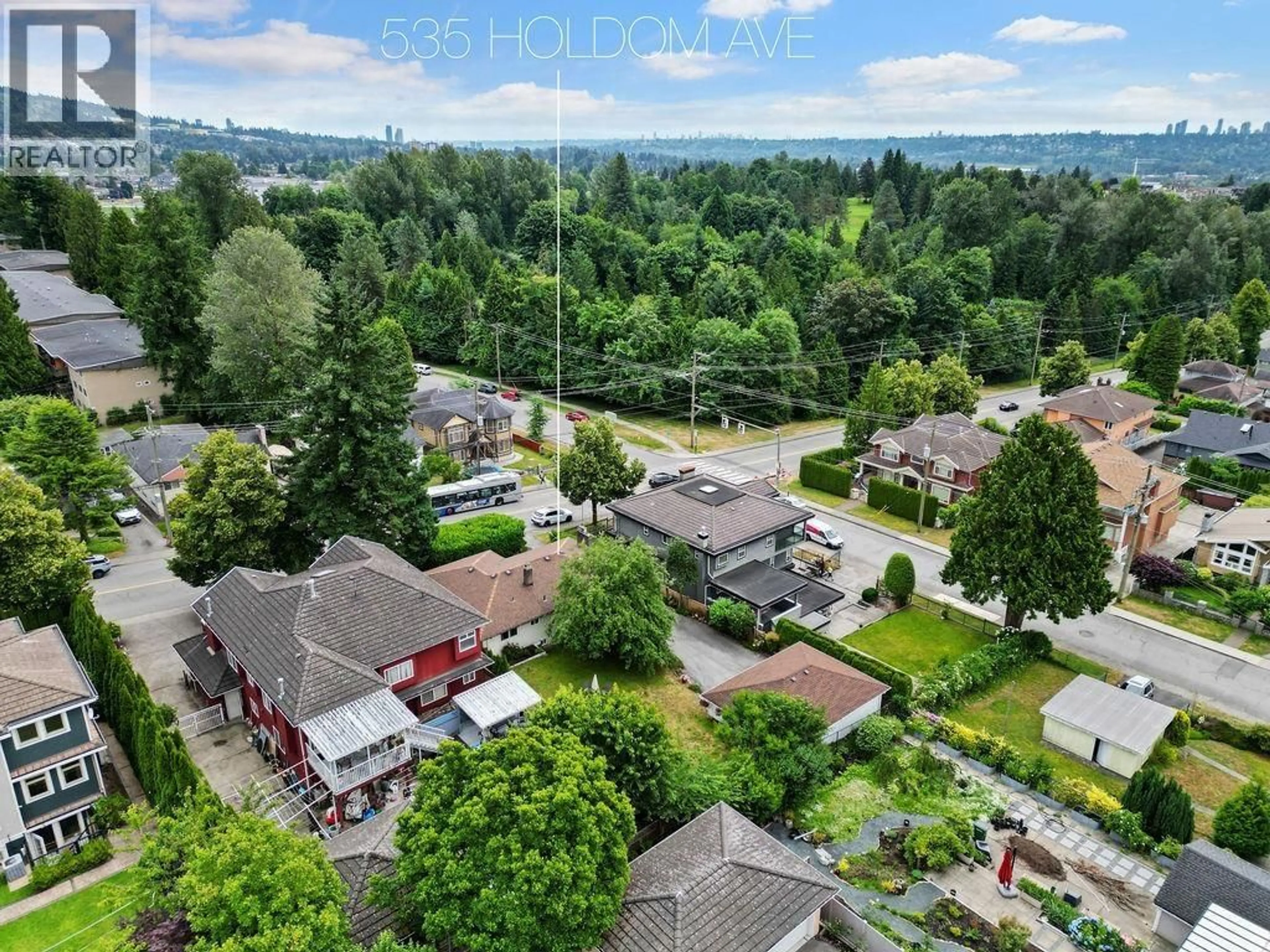 A pic from outside/outdoor area/front of a property/back of a property/a pic from drone, unknown for 535 HOLDOM AVENUE, Burnaby British Columbia V5B3V3