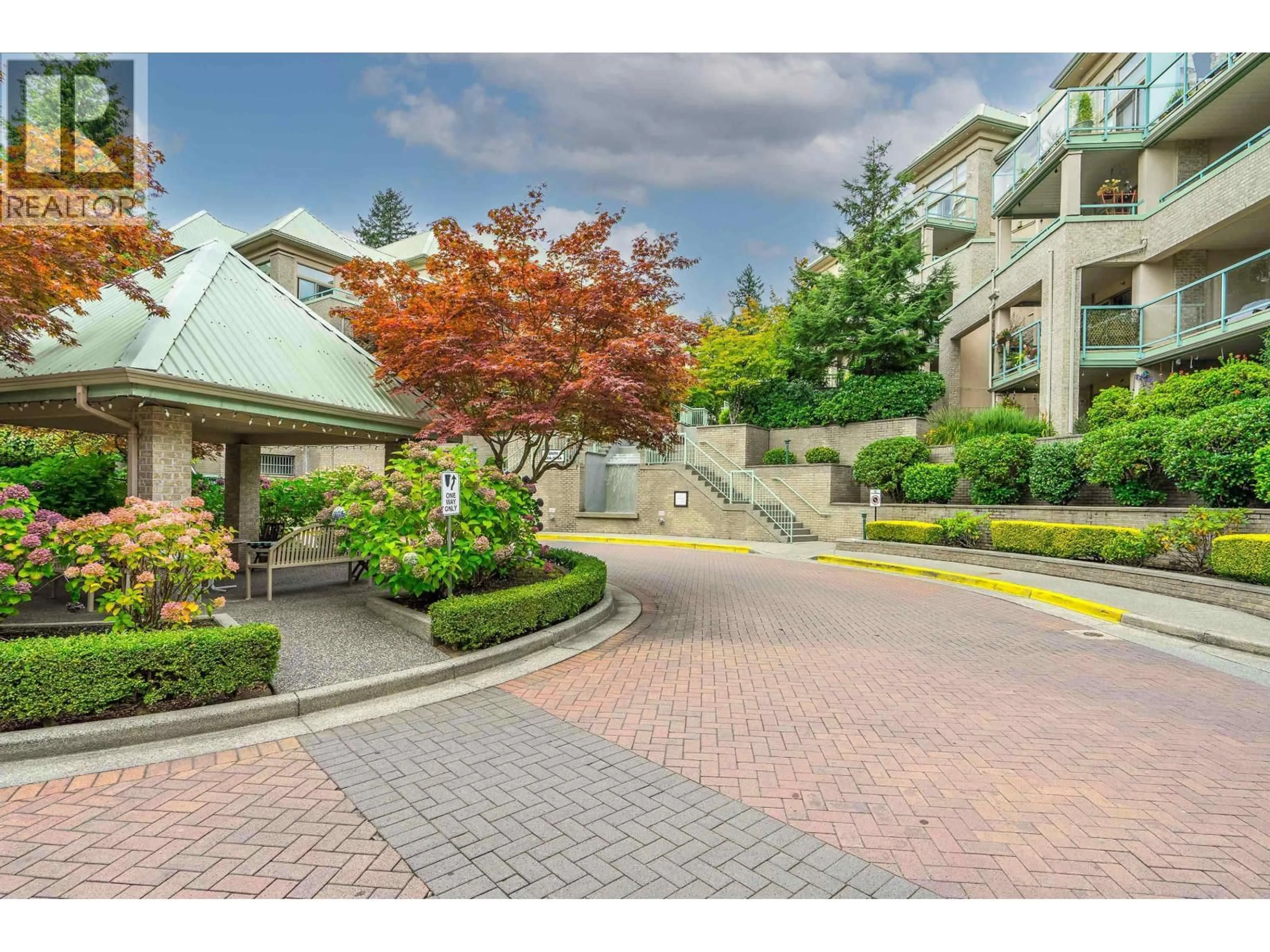 Patio, street for 401 - 301 MAUDE ROAD, Port Moody British Columbia V3H5B1