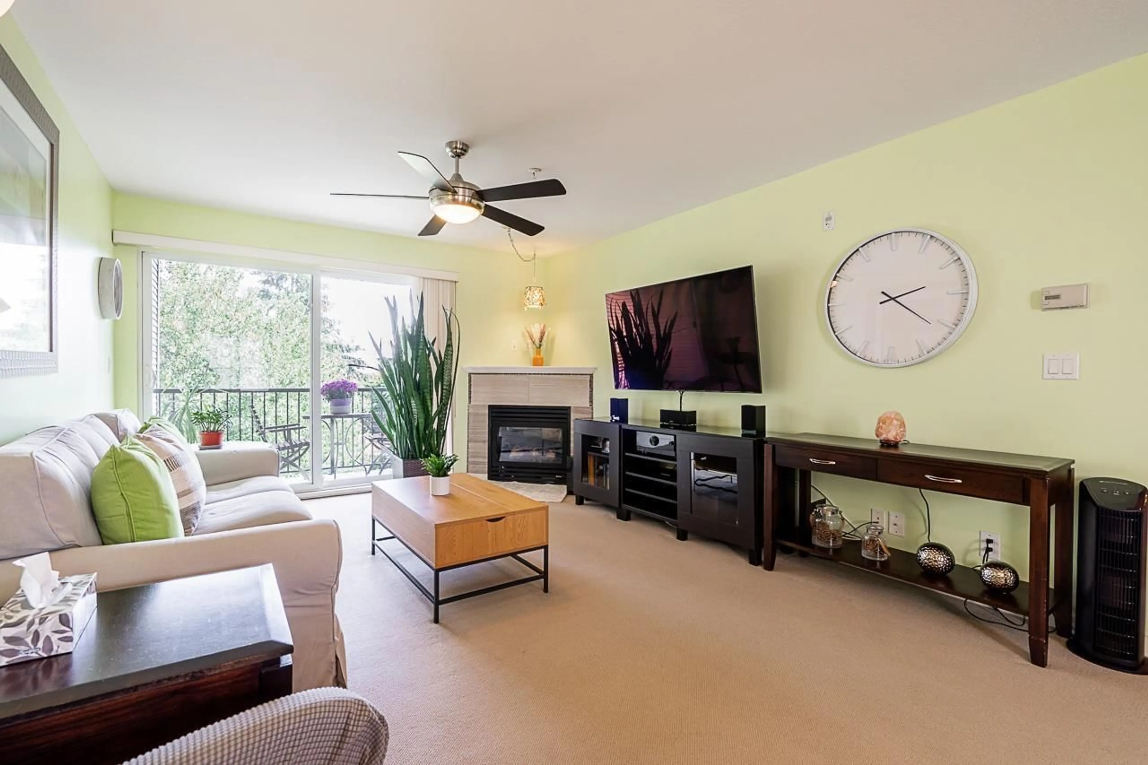 Living room with furniture, unknown for 306 - 12083 92A AVENUE, Surrey British Columbia V3V8C8