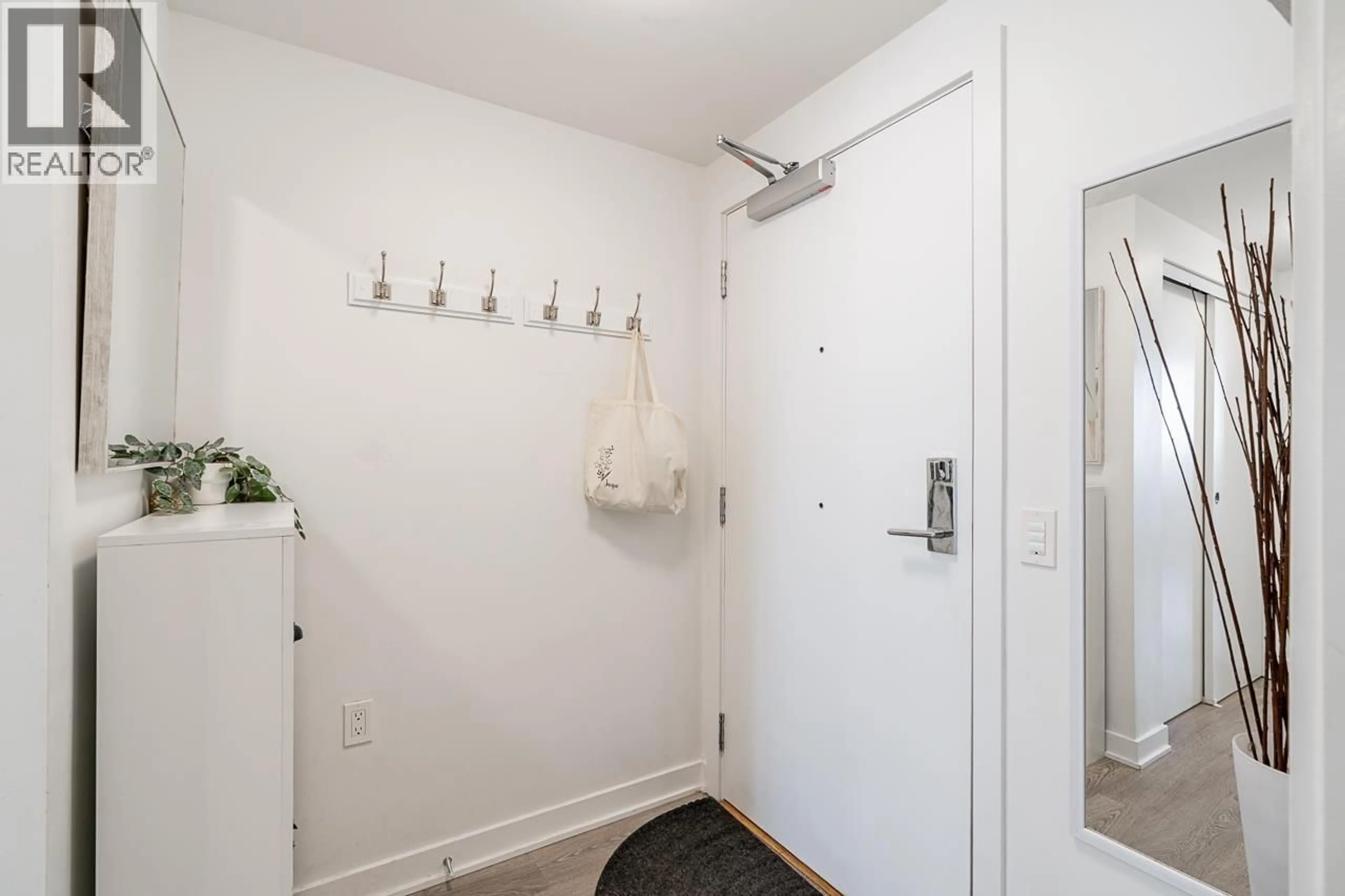 Indoor entryway for 1406 - 1471 HUNTER STREET, North Vancouver British Columbia V7J1H3