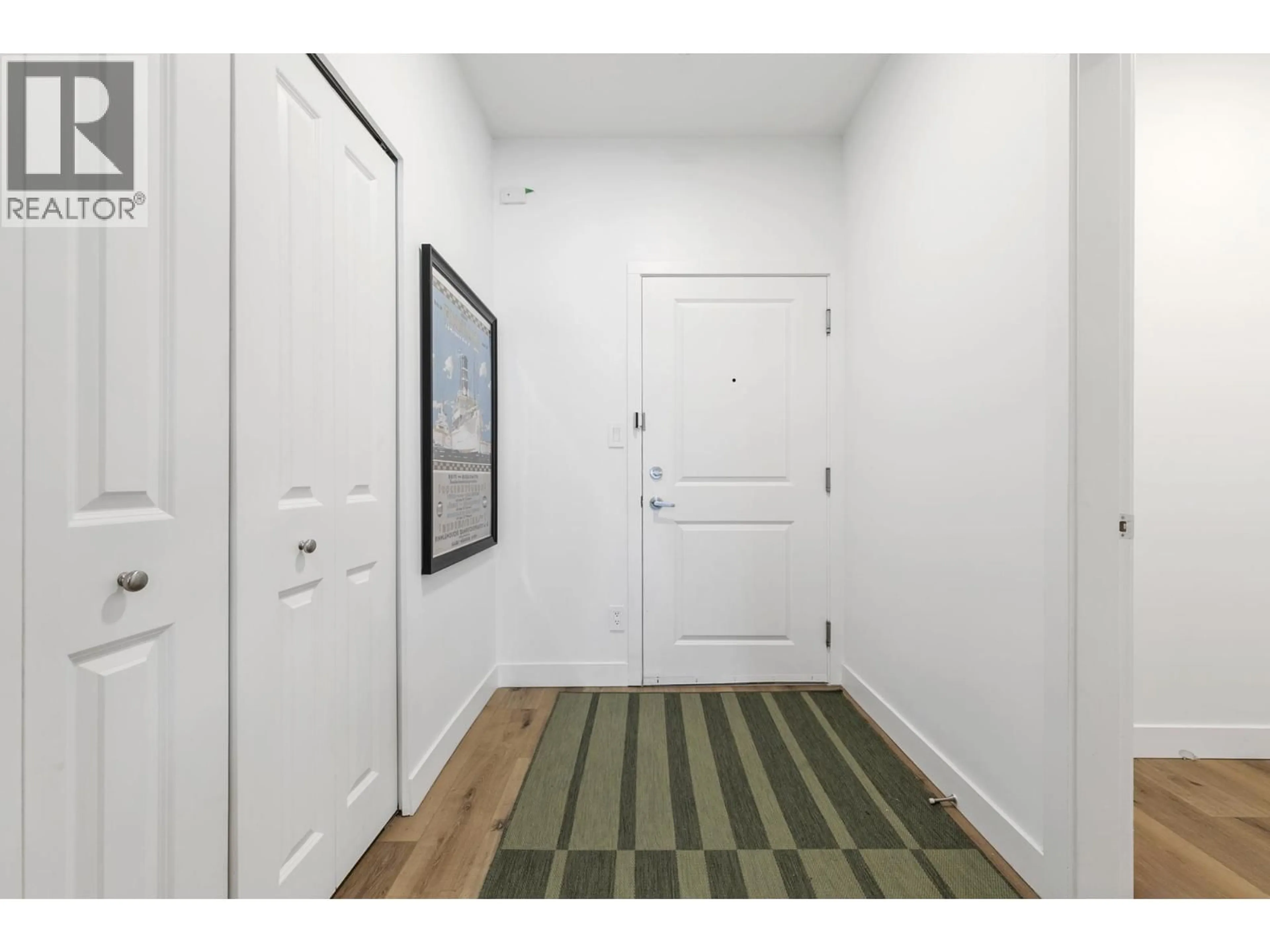 Indoor entryway for 206 - 688 17TH AVENUE, Vancouver British Columbia V5V0A8