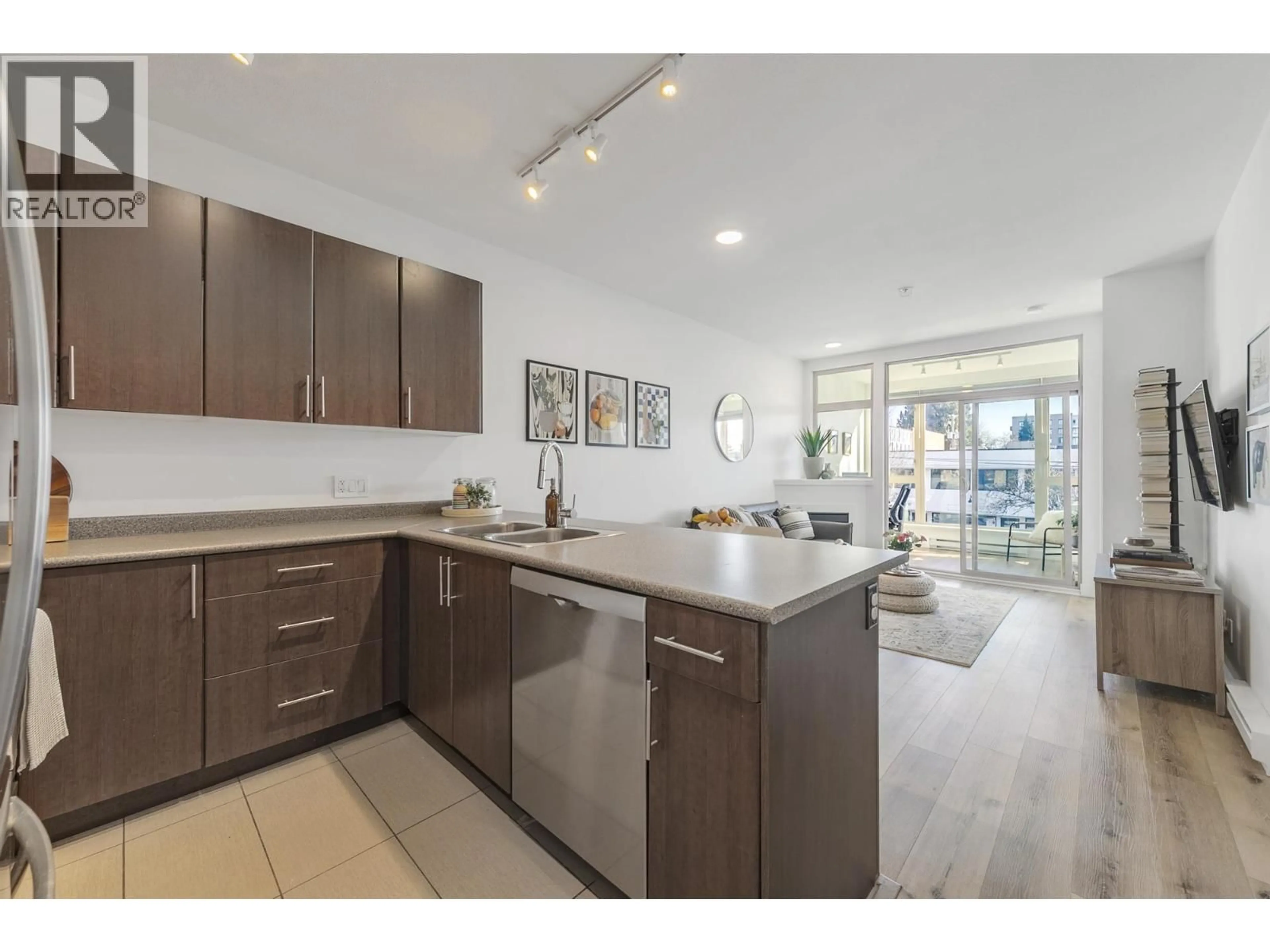 Open concept kitchen, unknown for 206 - 688 17TH AVENUE, Vancouver British Columbia V5V0A8