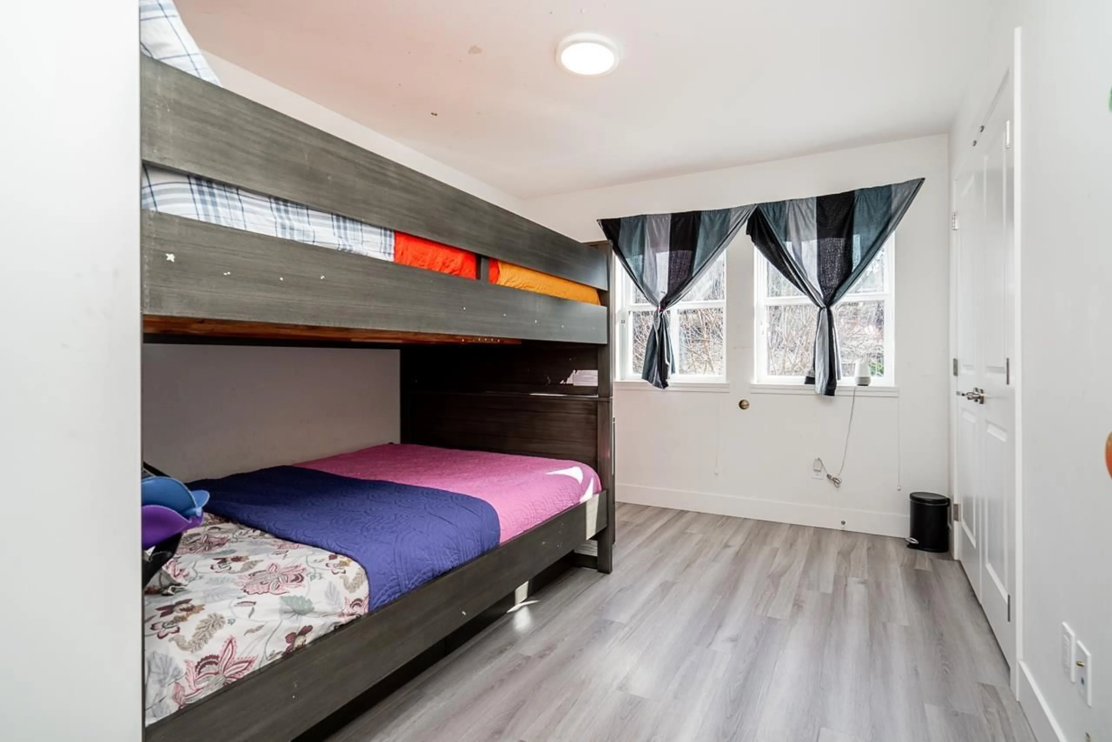 Bedroom with bed, wood/laminate floor for 25 - 10488 124 STREET, Surrey British Columbia V3V0E9