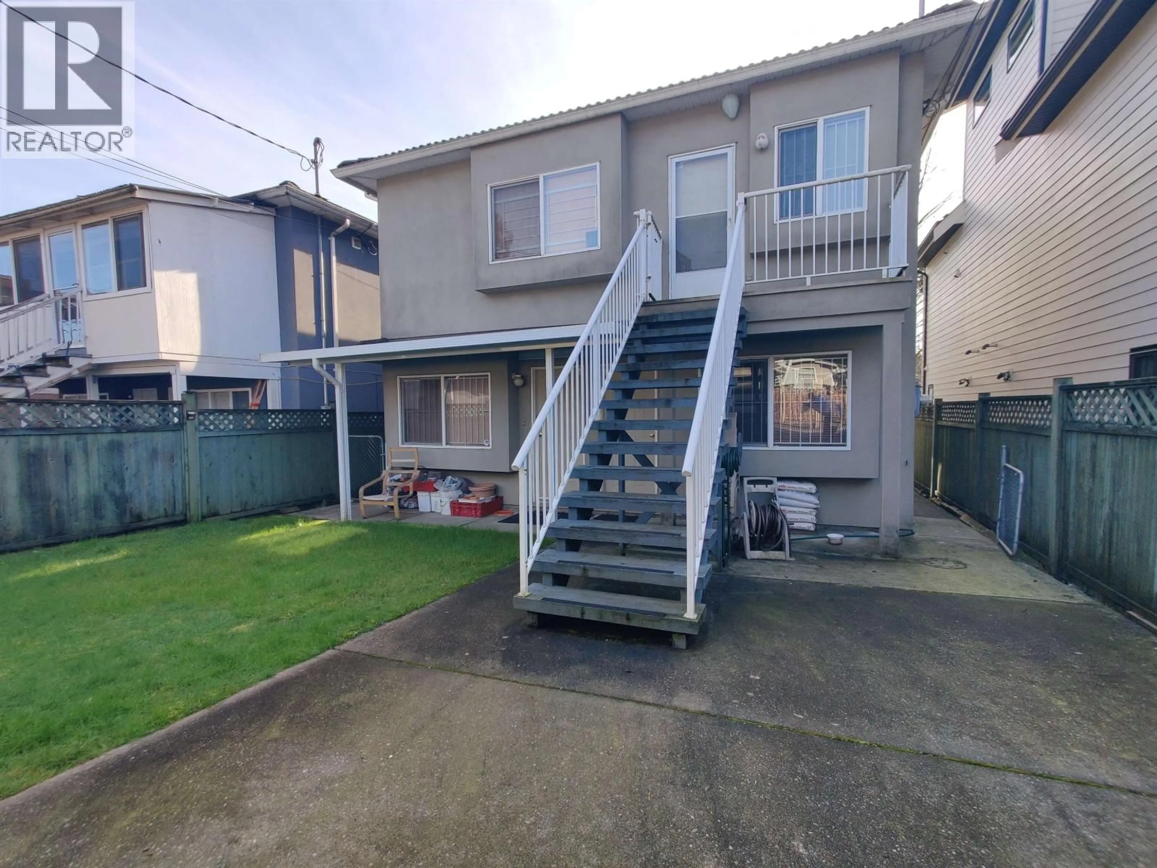 A pic from outside/outdoor area/front of a property/back of a property/a pic from drone, street for 3461 WILLIAM STREET, Vancouver British Columbia V5K2Z5