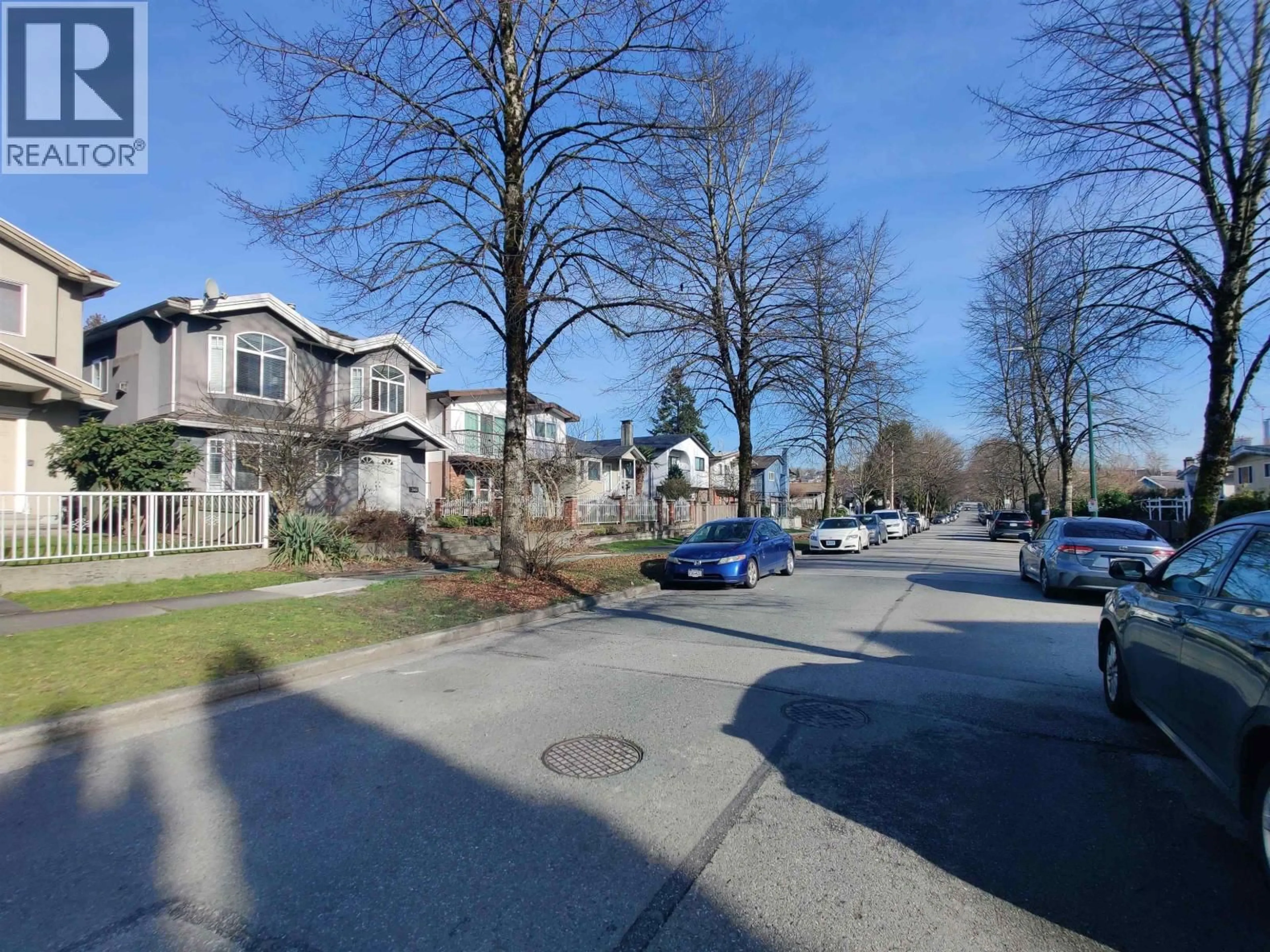 A pic from outside/outdoor area/front of a property/back of a property/a pic from drone, street for 3461 WILLIAM STREET, Vancouver British Columbia V5K2Z5