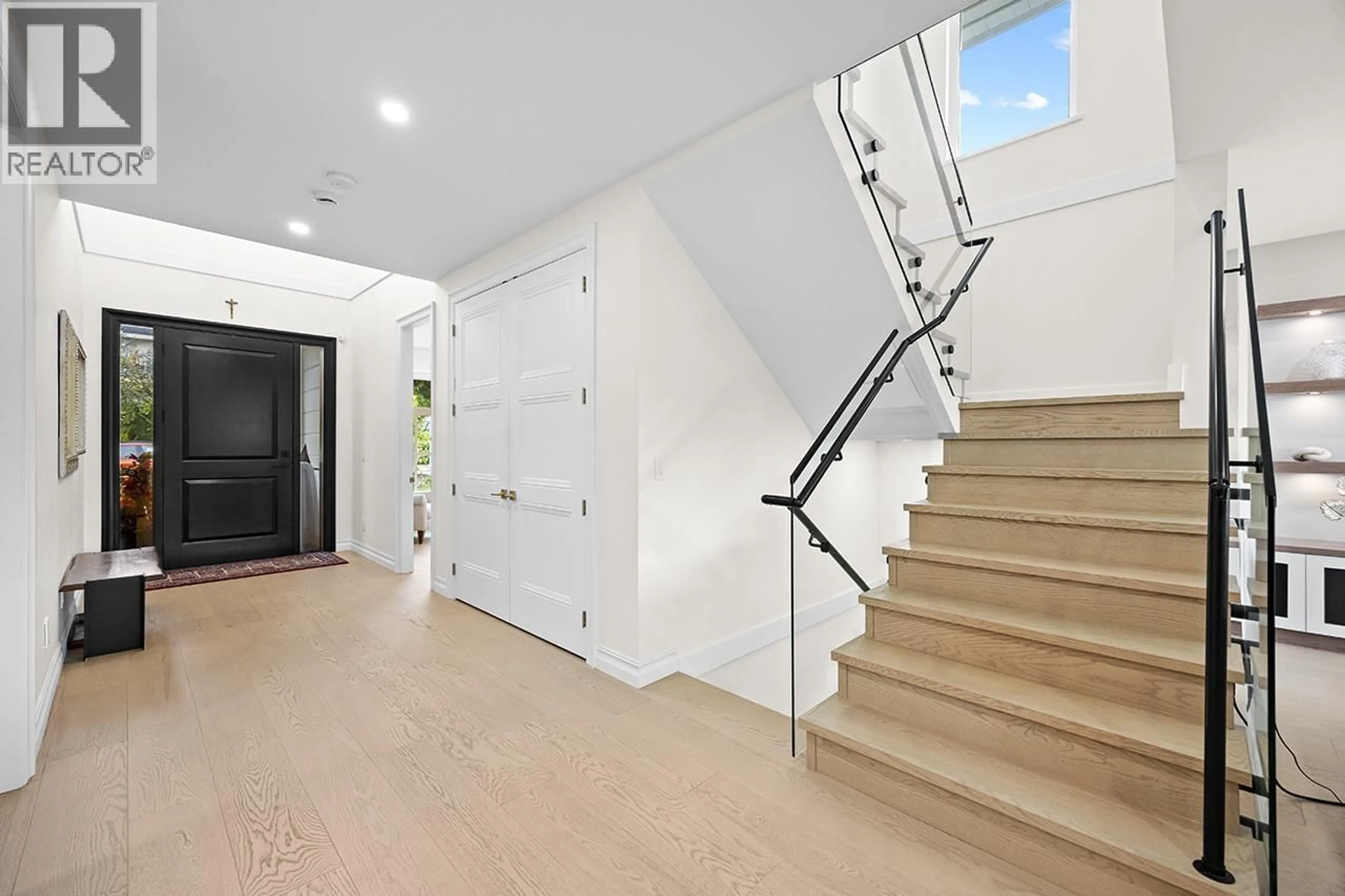 Unknown for 6902 KITCHENER STREET, Burnaby British Columbia V5B2J9