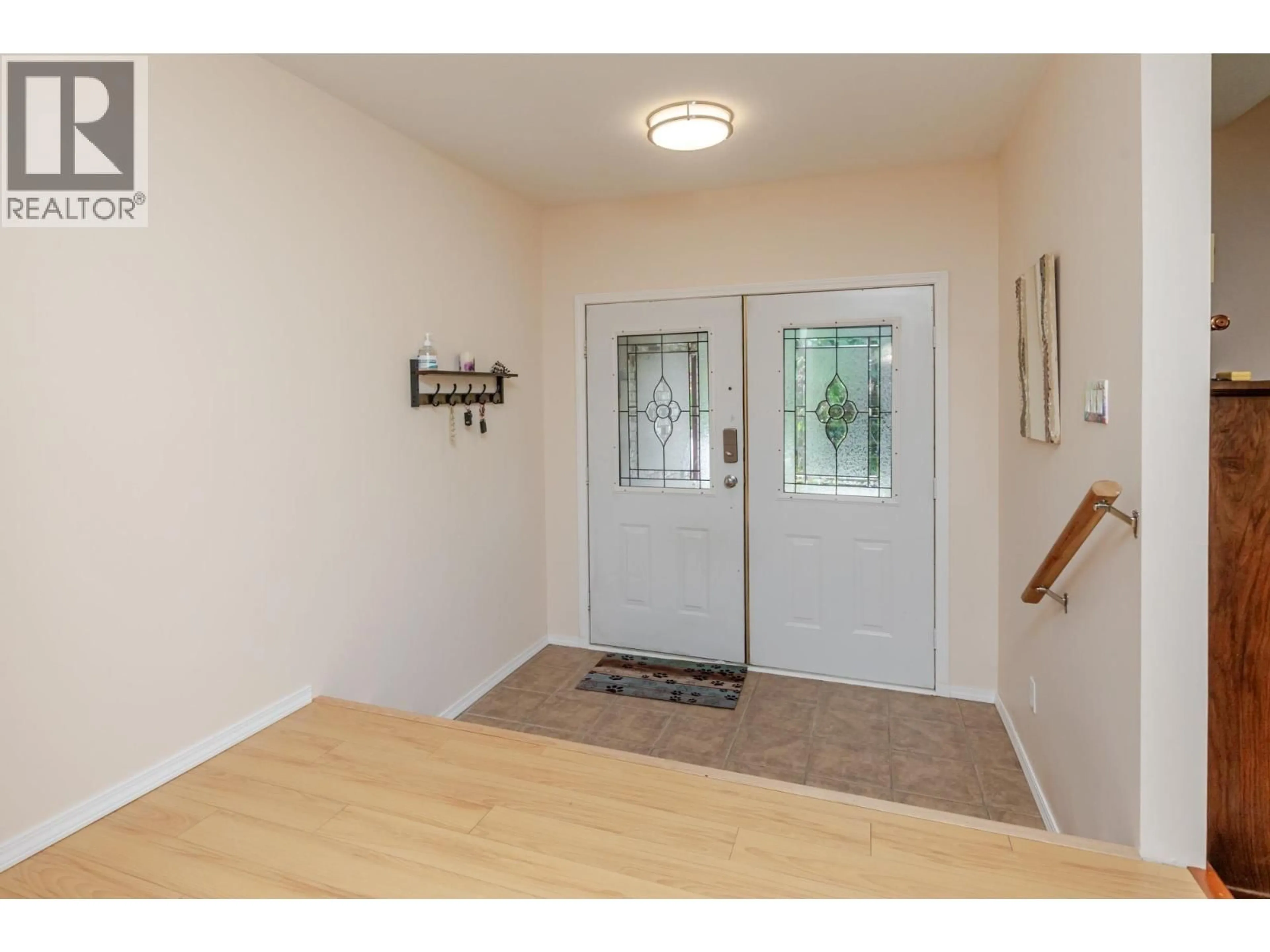 Indoor entryway for 6361 43A AVENUE, Delta British Columbia V4K1B3