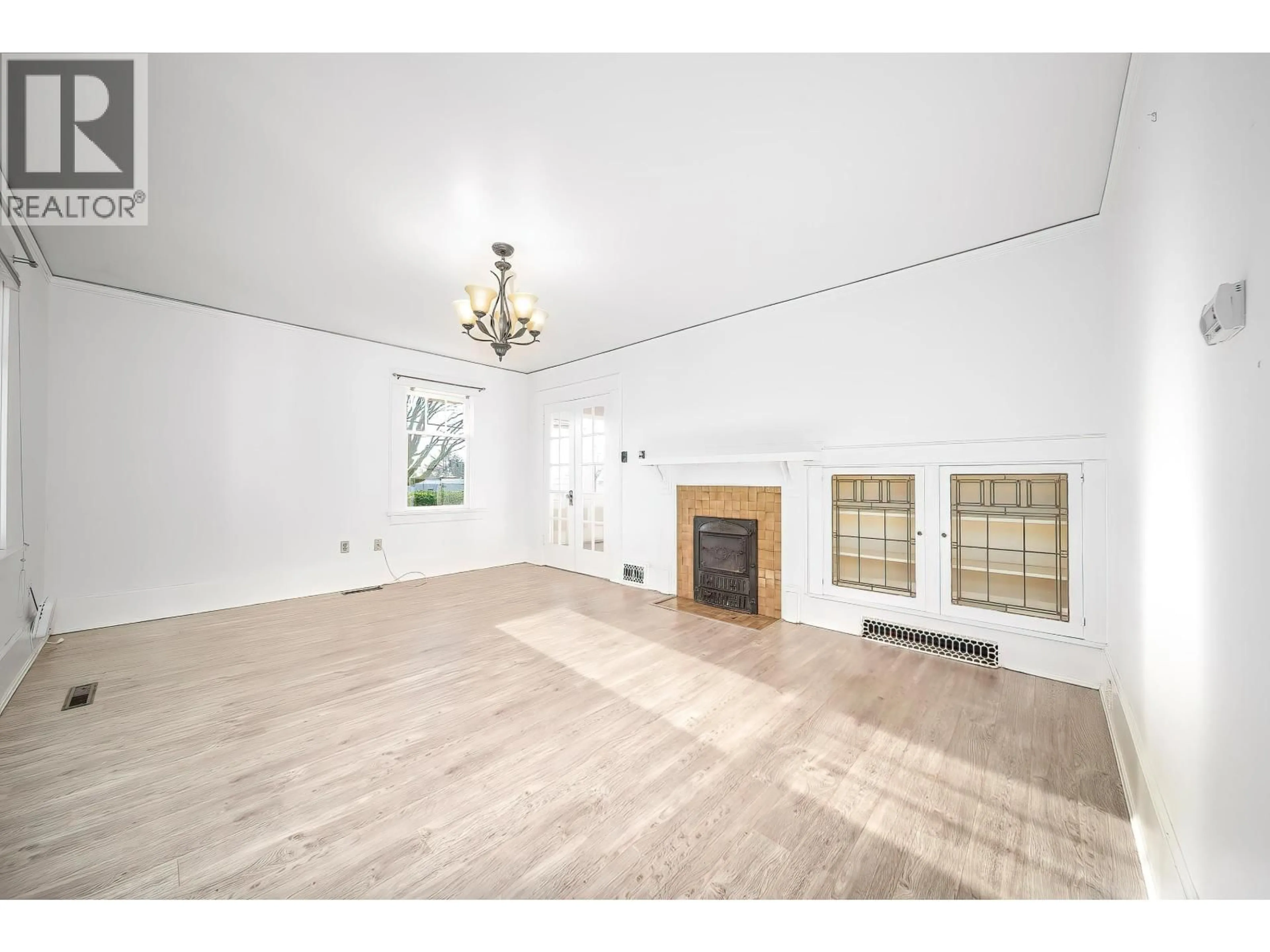 A pic of a room for 726 TENTH STREET, New Westminster British Columbia V3M3Z9