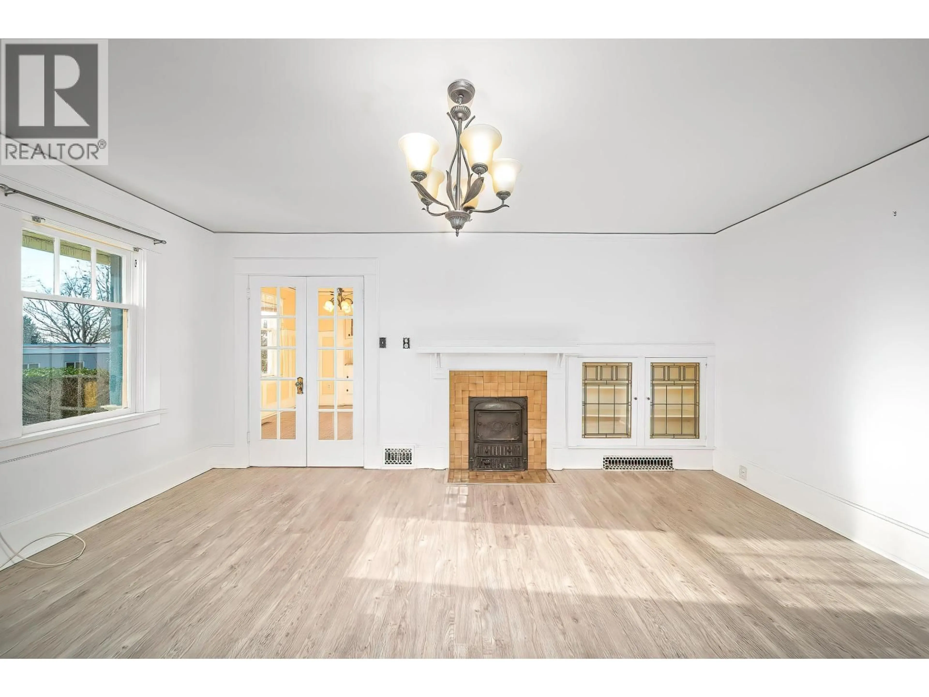 Unknown for 726 TENTH STREET, New Westminster British Columbia V3M3Z9