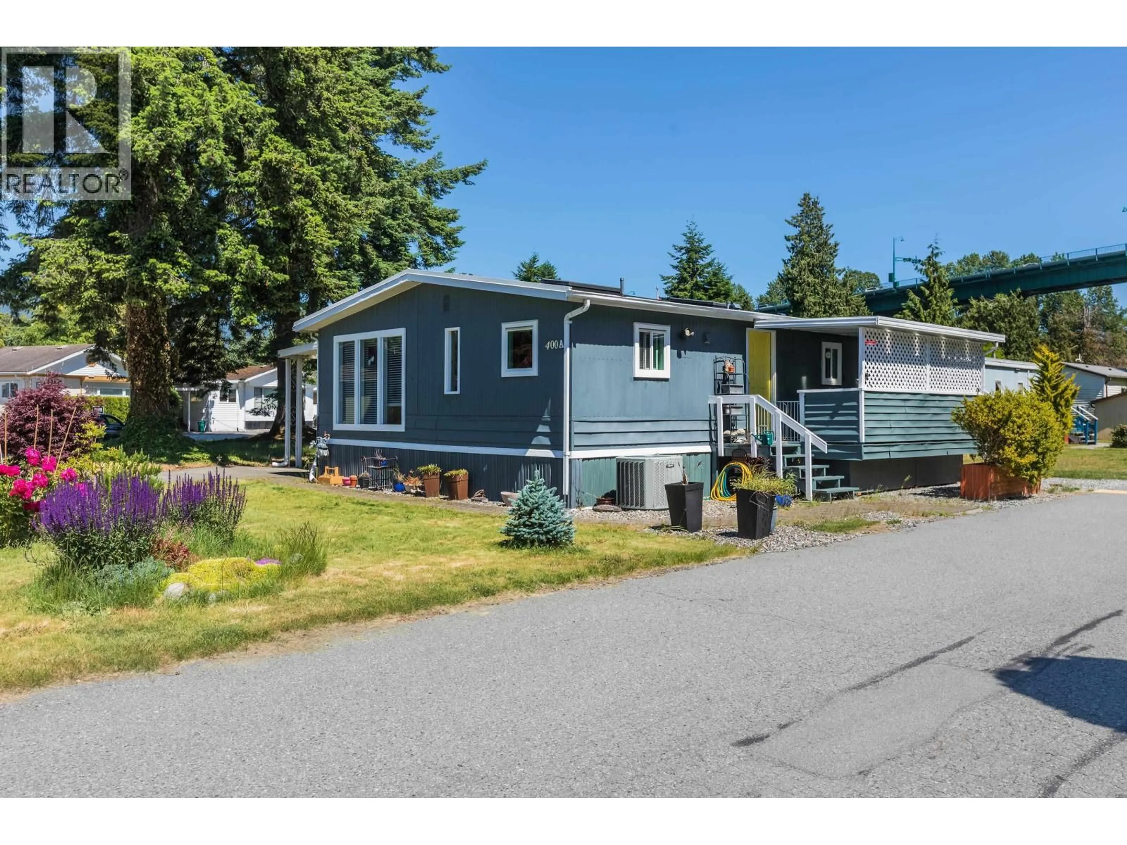 Home with vinyl exterior material, street for 400A SUNDANCE CRESCENT, West Vancouver British Columbia V7P1B8