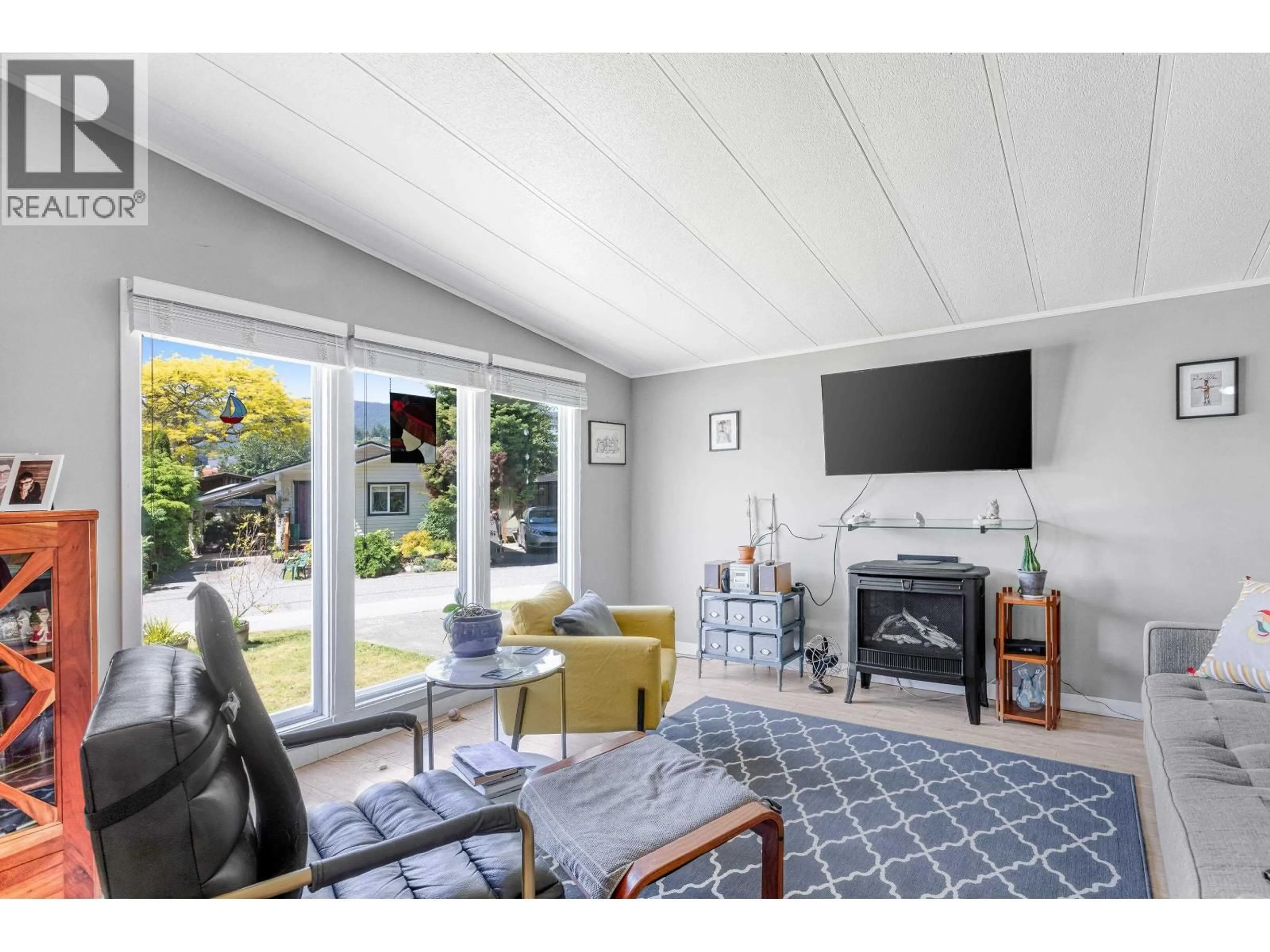 Living room with furniture, unknown for 400A SUNDANCE CRESCENT, West Vancouver British Columbia V7P1B8