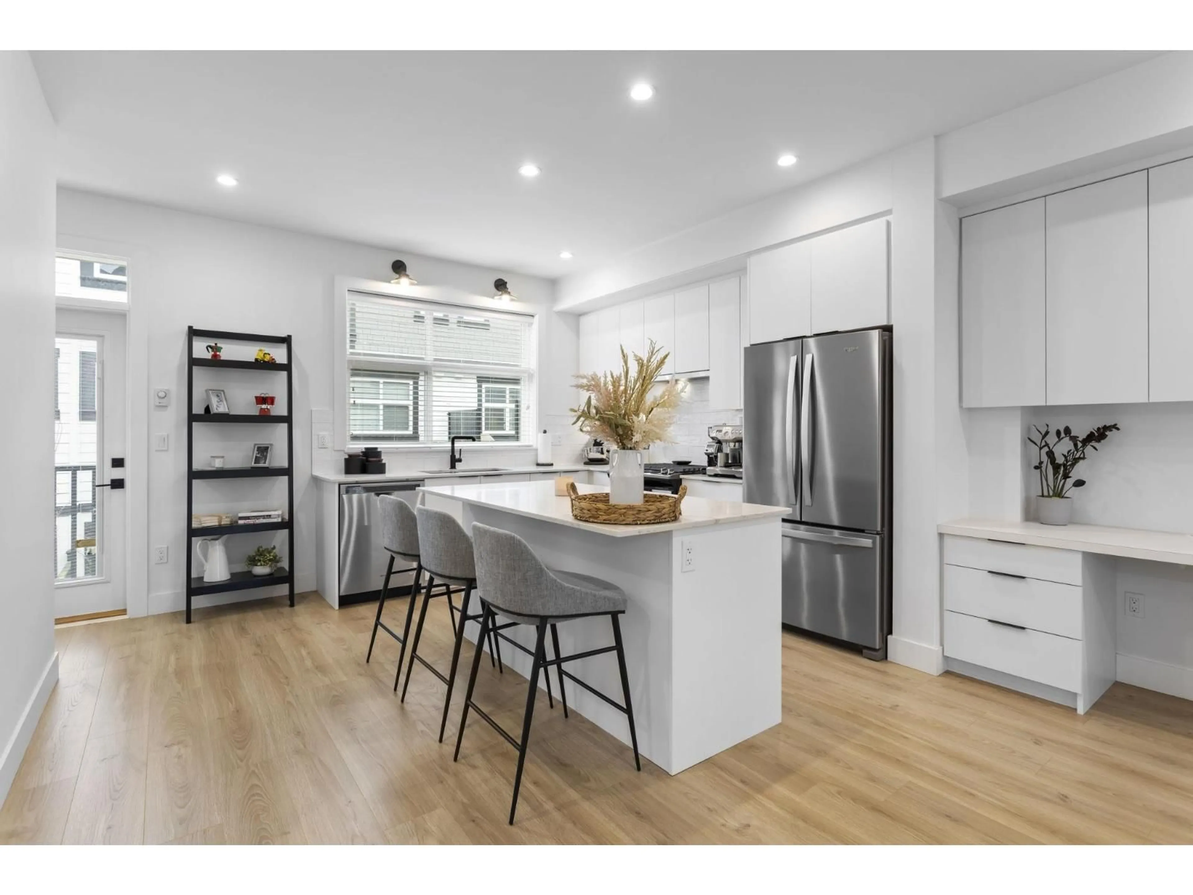 Open concept kitchen, wood/laminate floor for 25 - 19255 ALOHA DRIVE, Surrey British Columbia V4N6T8