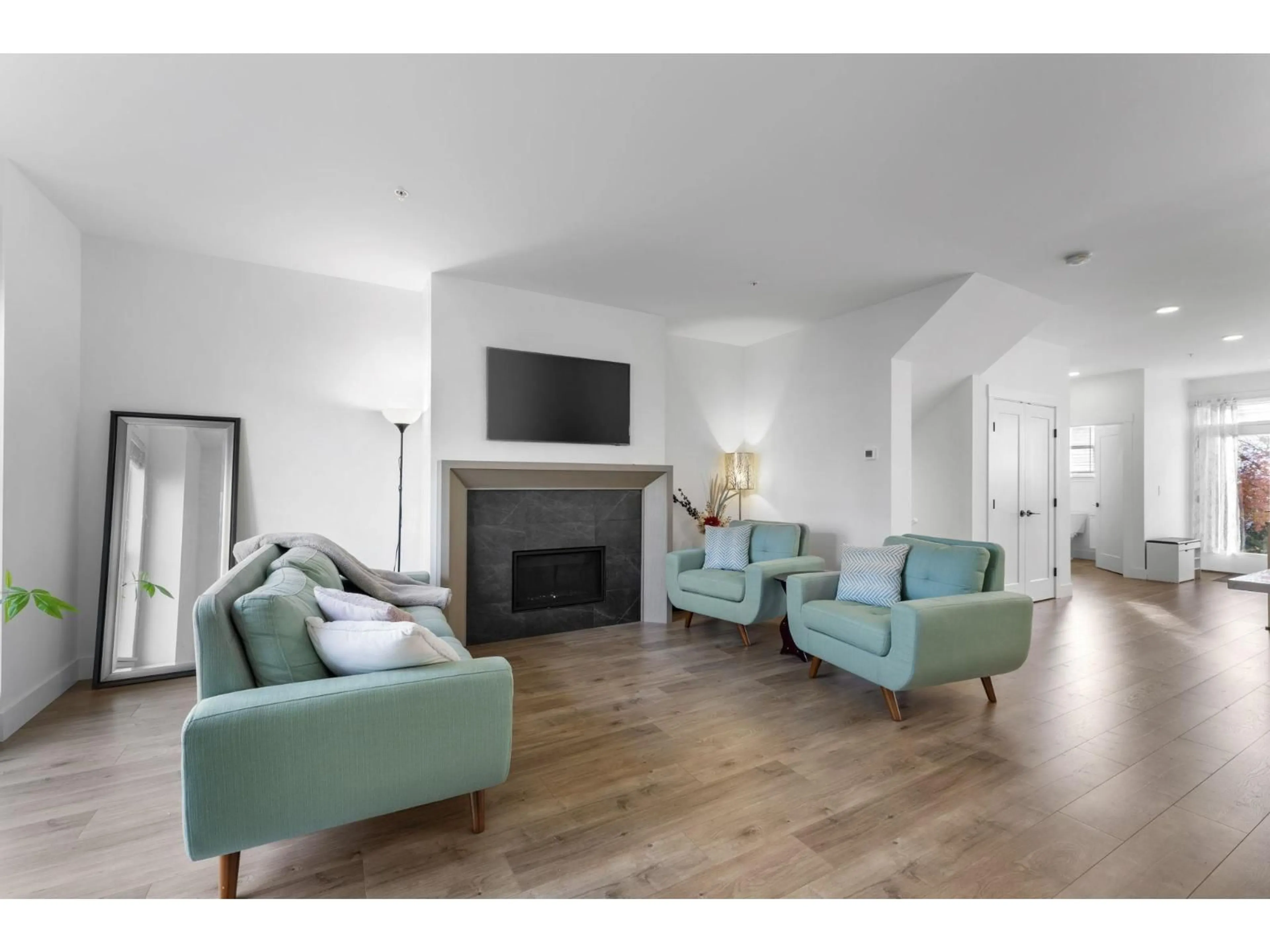 Living room with furniture, unknown for 19656 75A AVENUE, Langley British Columbia V2Y3T2