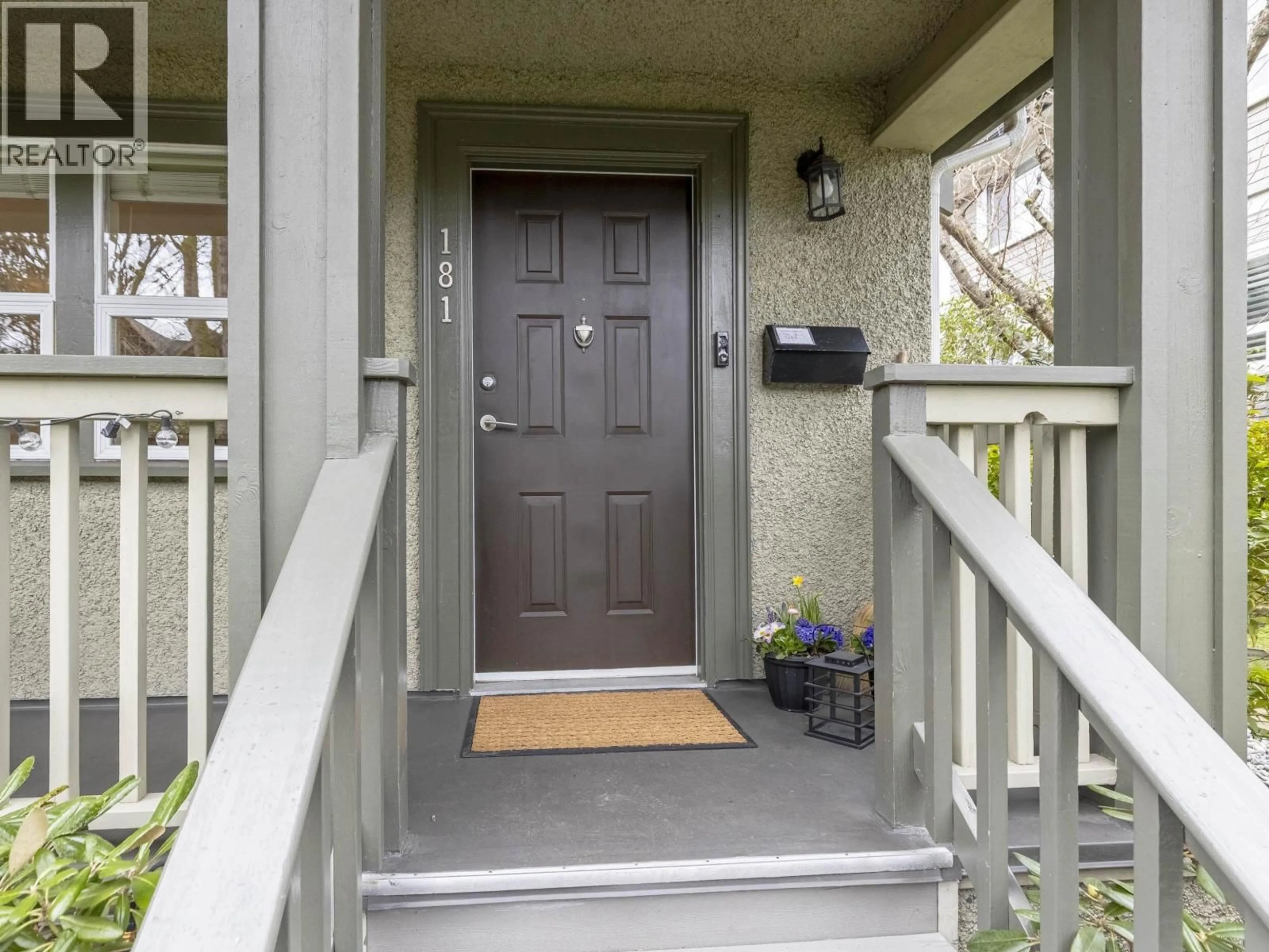Indoor entryway for 181 13TH AVENUE, Vancouver British Columbia V5Y1V8