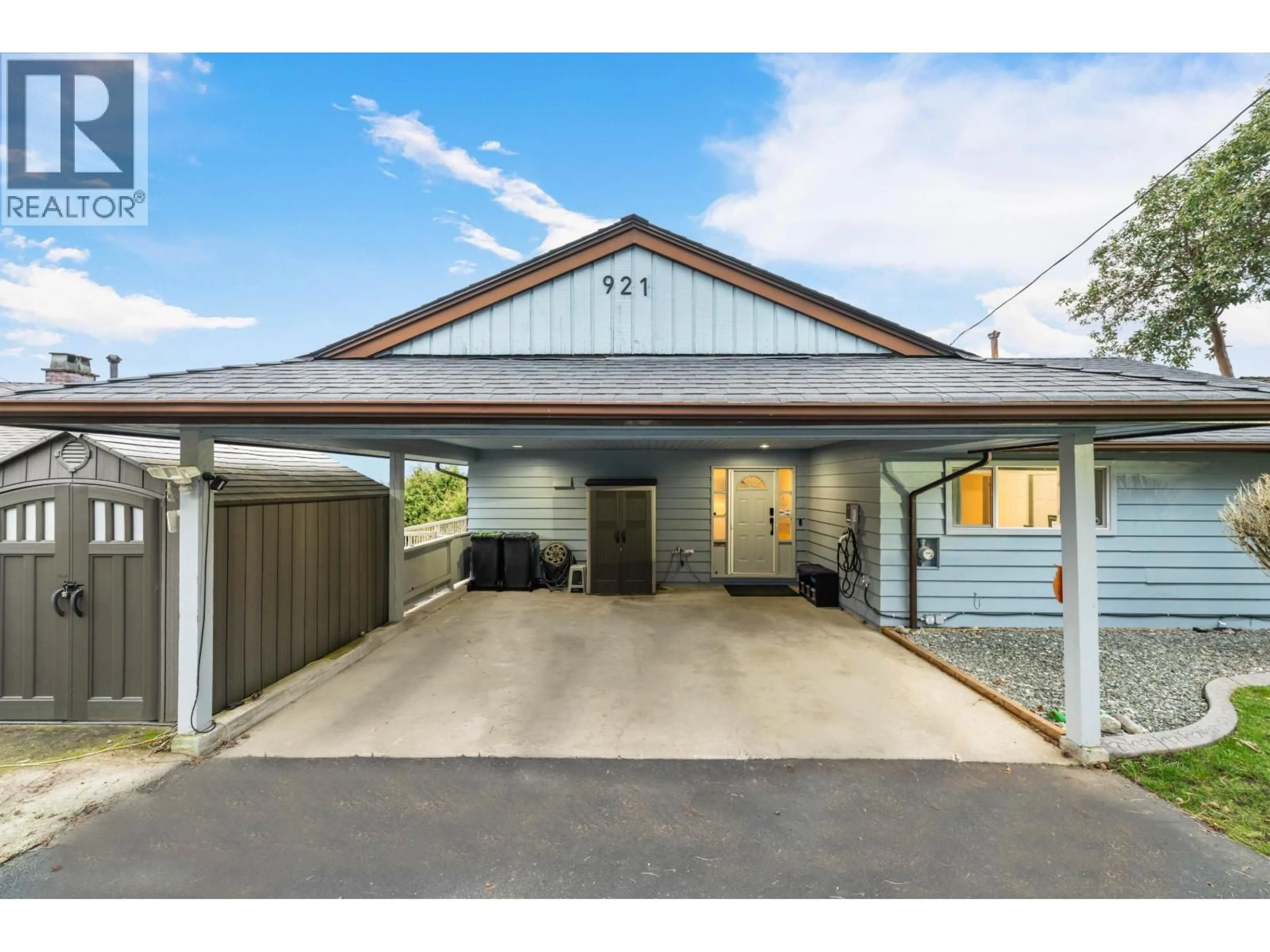 Indoor garage for 921 BAKER DRIVE, Coquitlam British Columbia V3J6X3