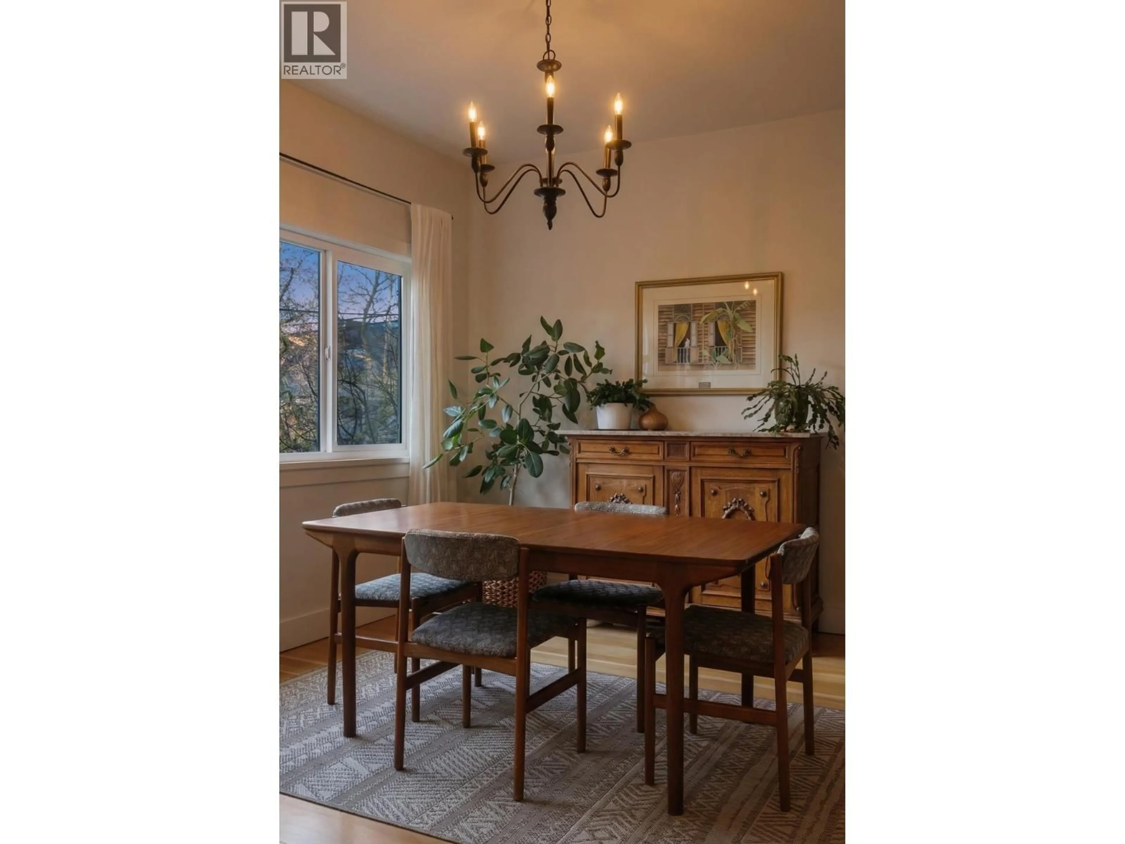 Dining room, wood/laminate floor for 936 SEMLIN DRIVE, Vancouver British Columbia V5L4J8