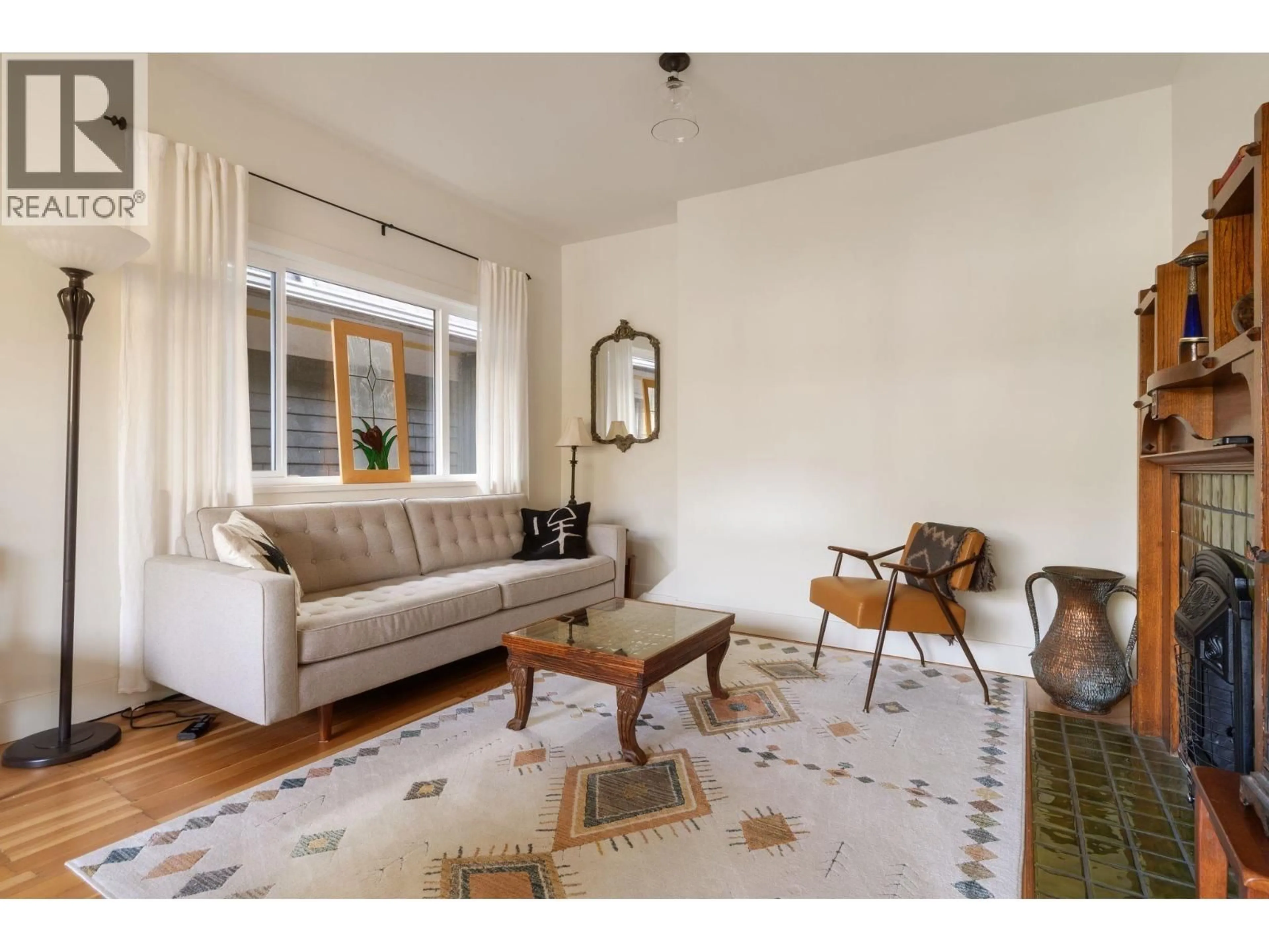 Living room with furniture, unknown for 936 SEMLIN DRIVE, Vancouver British Columbia V5L4J8