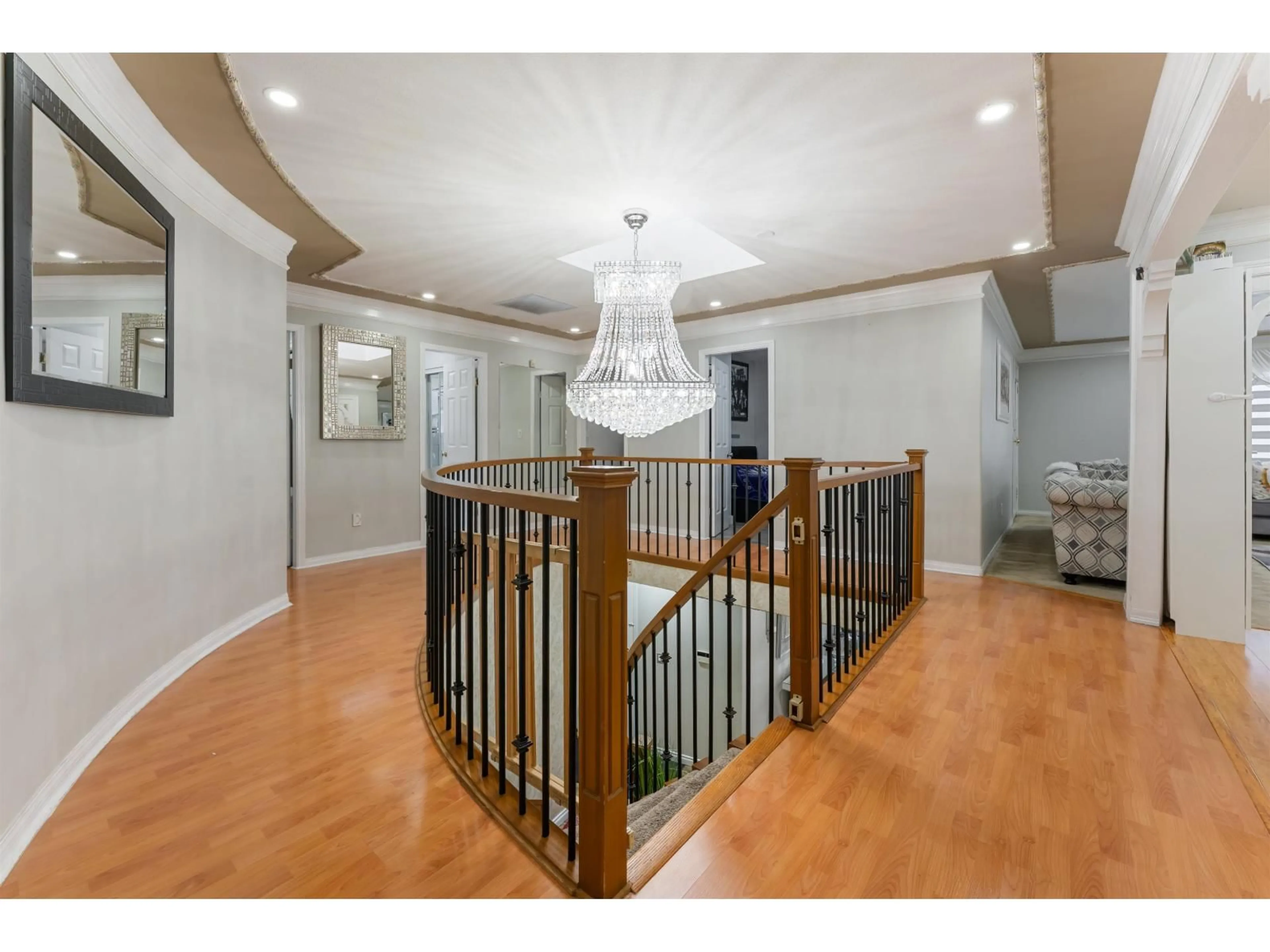 Indoor foyer for 13166 73 AVENUE, Surrey British Columbia V3W0J1