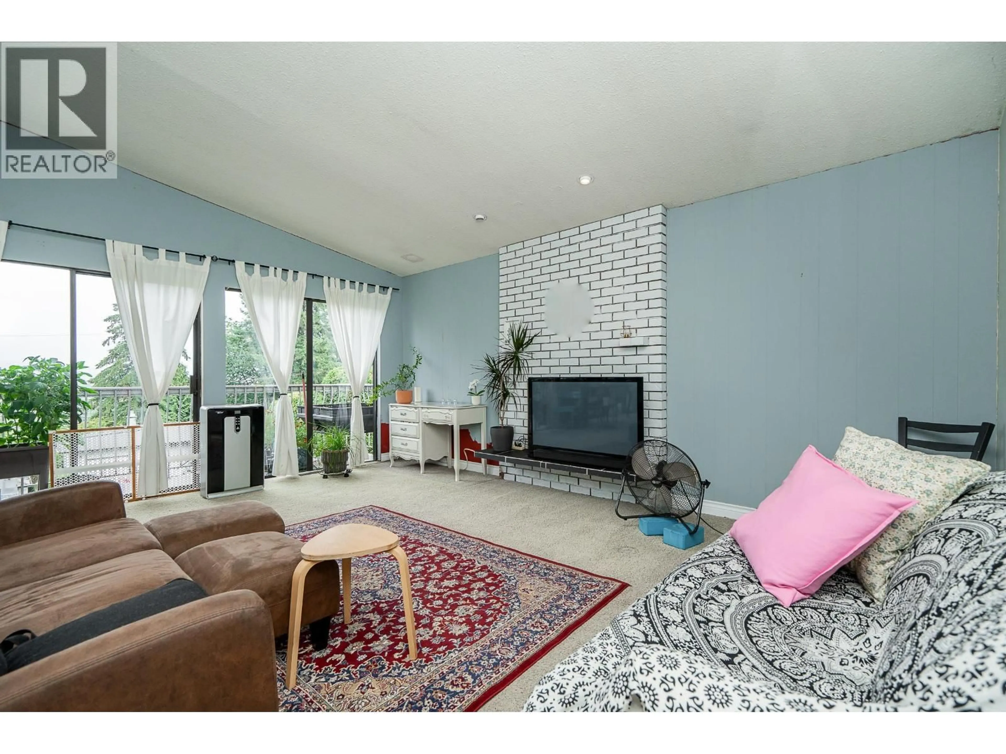 Living room with furniture, unknown for 992 SADDLE STREET, Coquitlam British Columbia V3C3N5