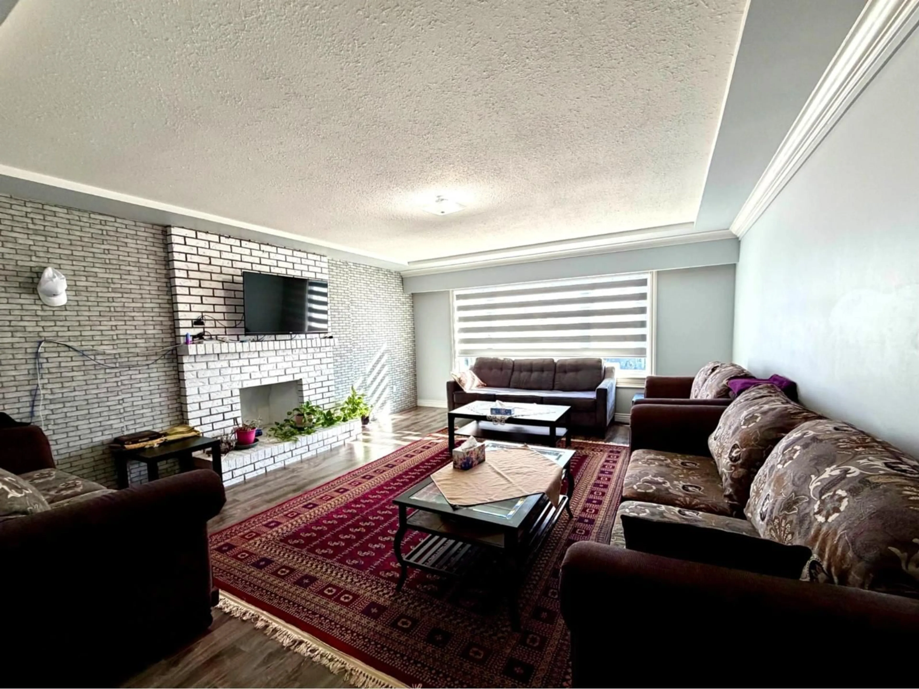 Living room with furniture, unknown for 13443 91 AVENUE, Surrey British Columbia V3V1E3