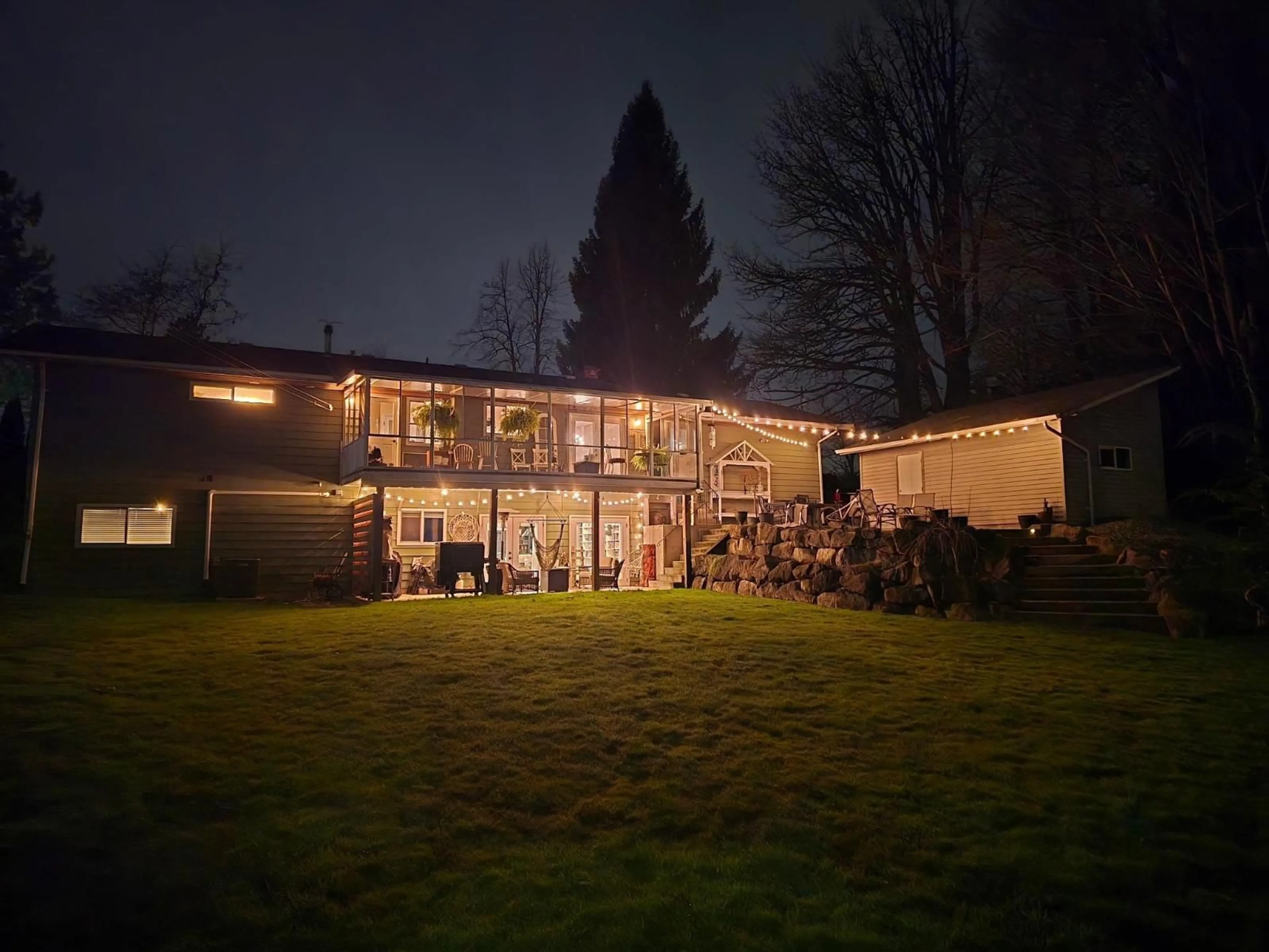 A pic from outside/outdoor area/front of a property/back of a property/a pic from drone, building for 4194 BALMORAL STREET, Abbotsford British Columbia V4X1Y5