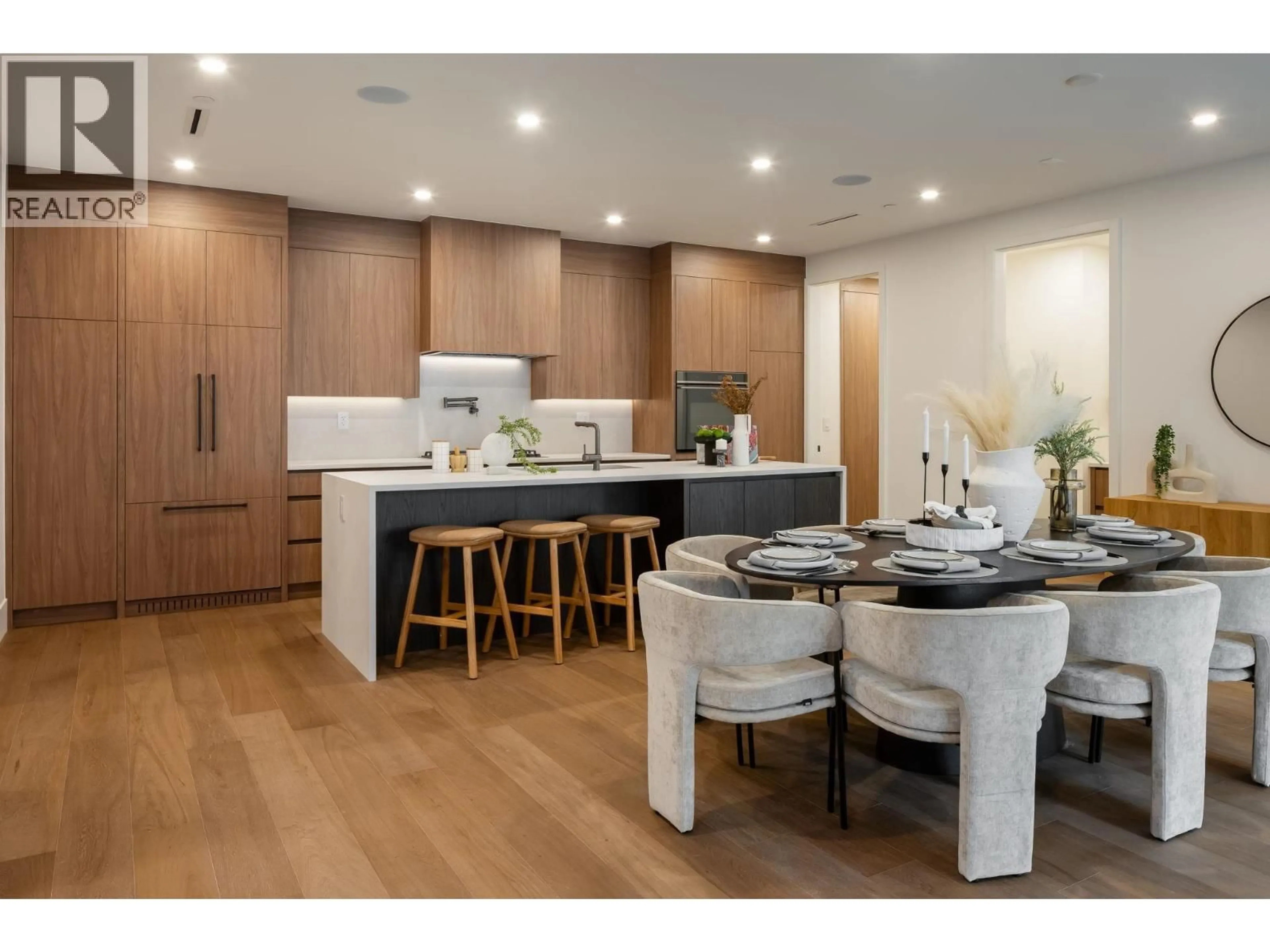 Open concept kitchen, wood/laminate floor for 4 - 950 57TH AVENUE, Vancouver British Columbia V6P1S3