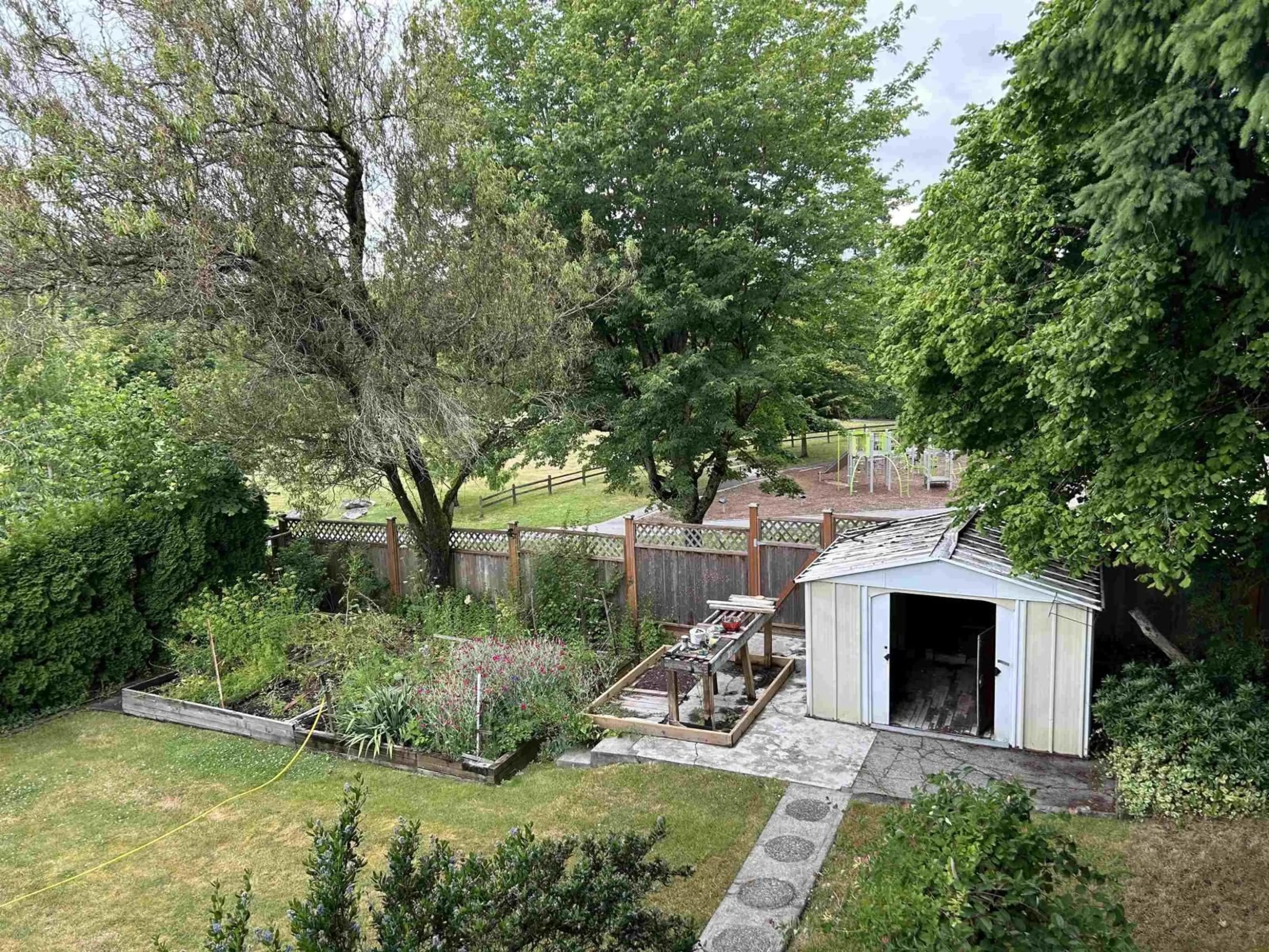 A pic from outside/outdoor area/front of a property/back of a property/a pic from drone, unknown for 11515 97A AVENUE, Surrey British Columbia V3V2G3