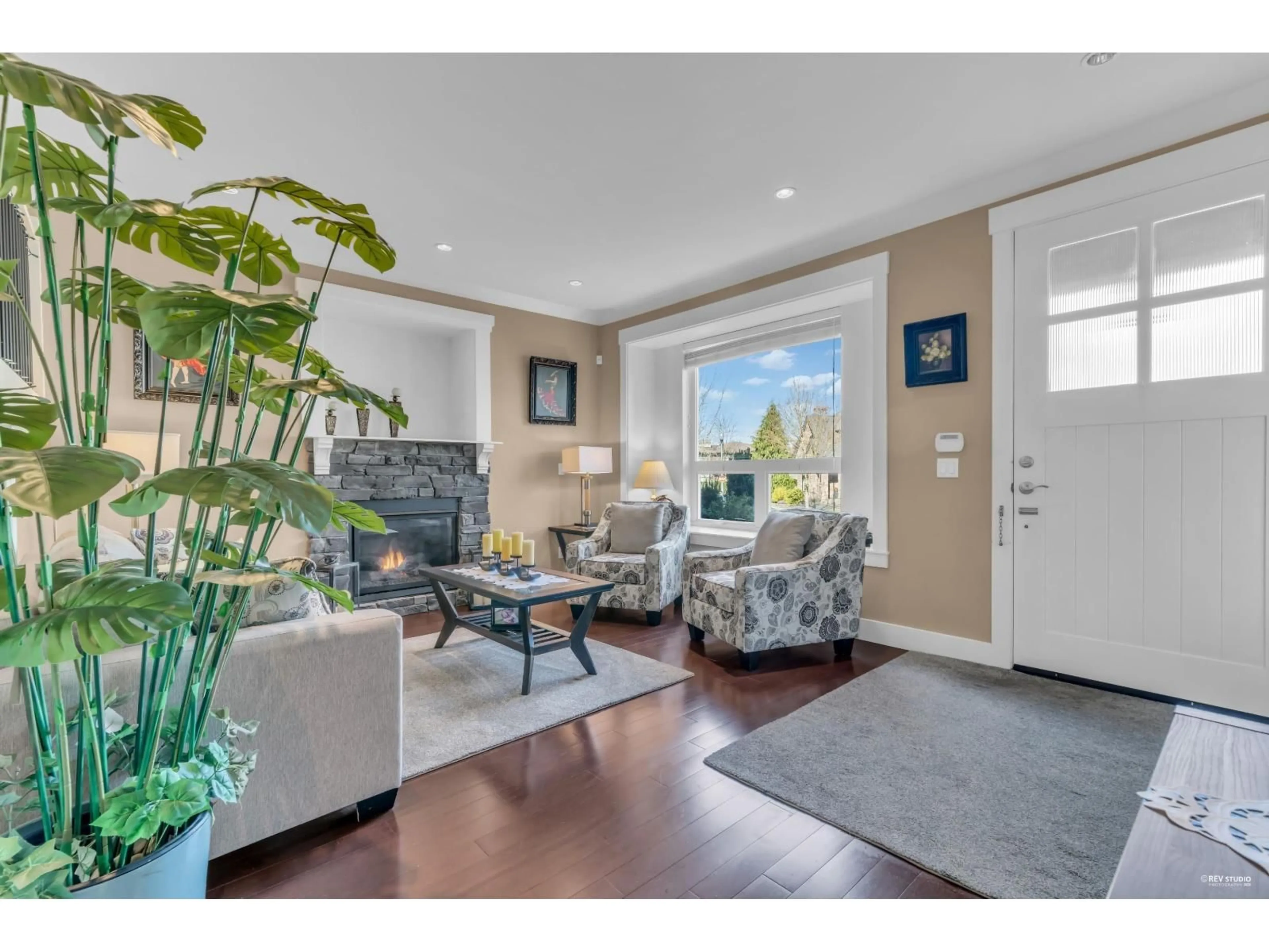 Living room with furniture, unknown for 16238 25 AVENUE, Surrey British Columbia V3Z6S1