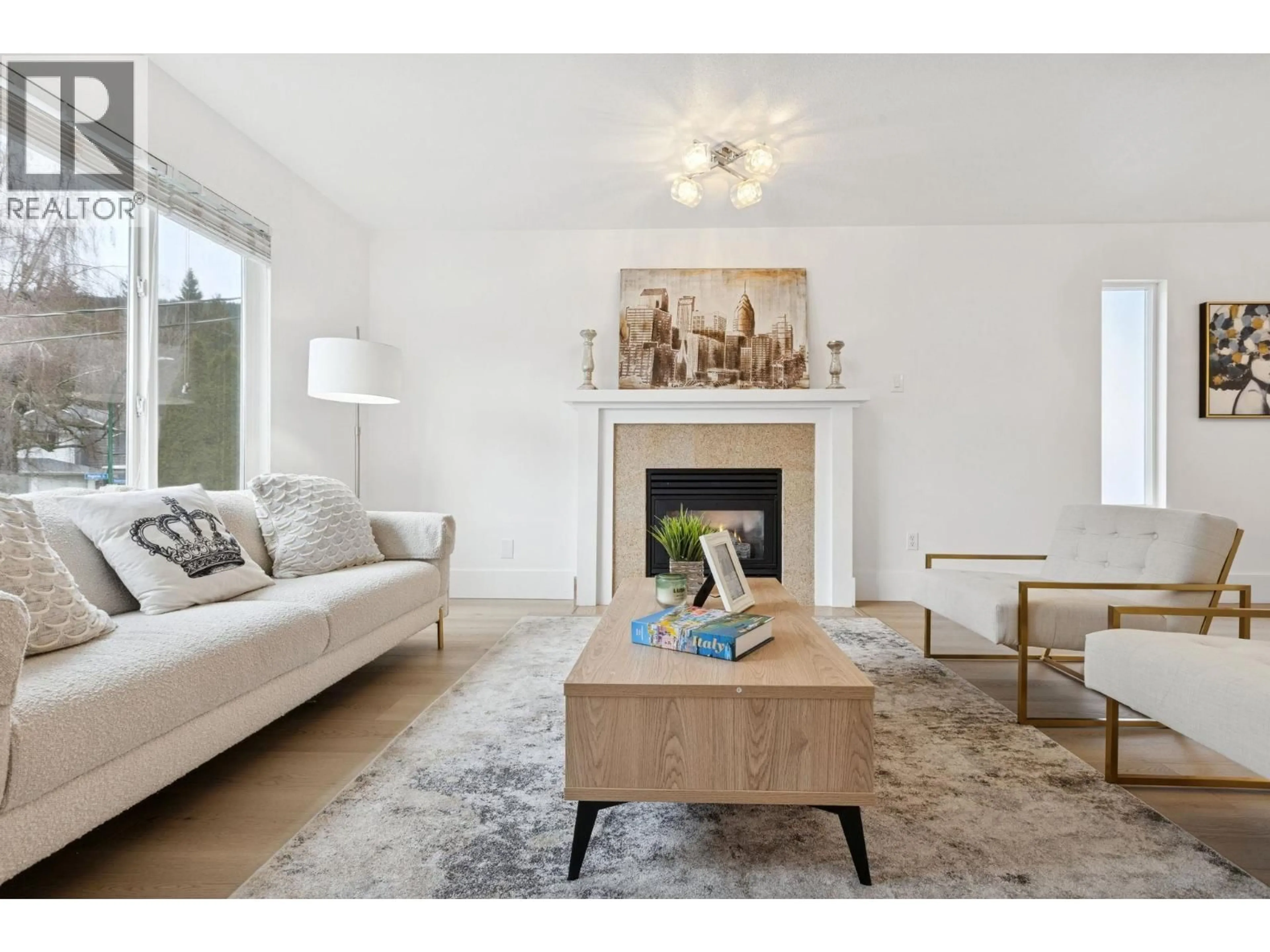 Living room with furniture, wood/laminate floor for 3638 MAGINNIS AVENUE, North Vancouver British Columbia V7K2L6