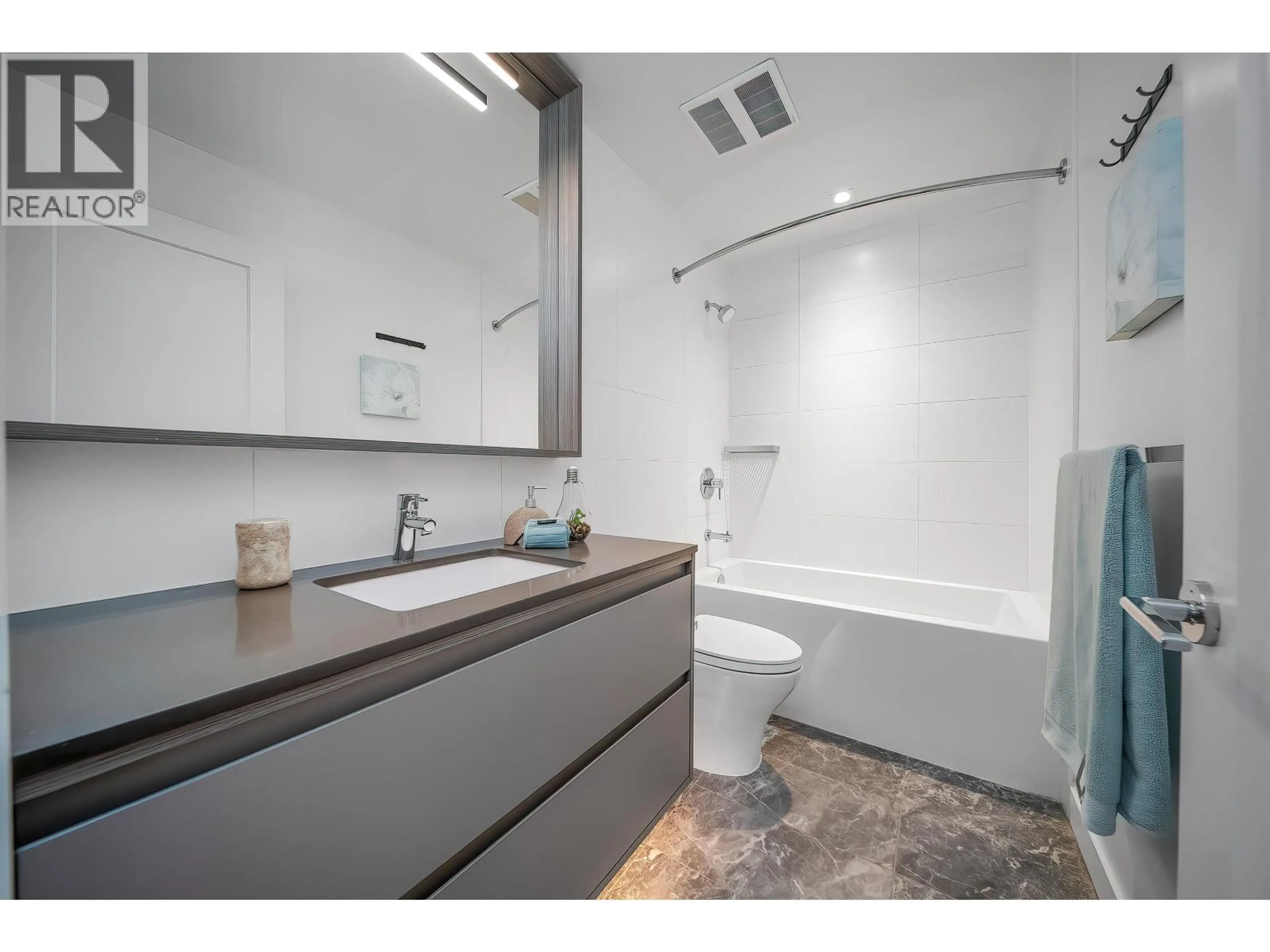 Standard bathroom, ceramic/tile floor for 1701 - 2288 ALPHA AVENUE, Burnaby British Columbia V5C0L9