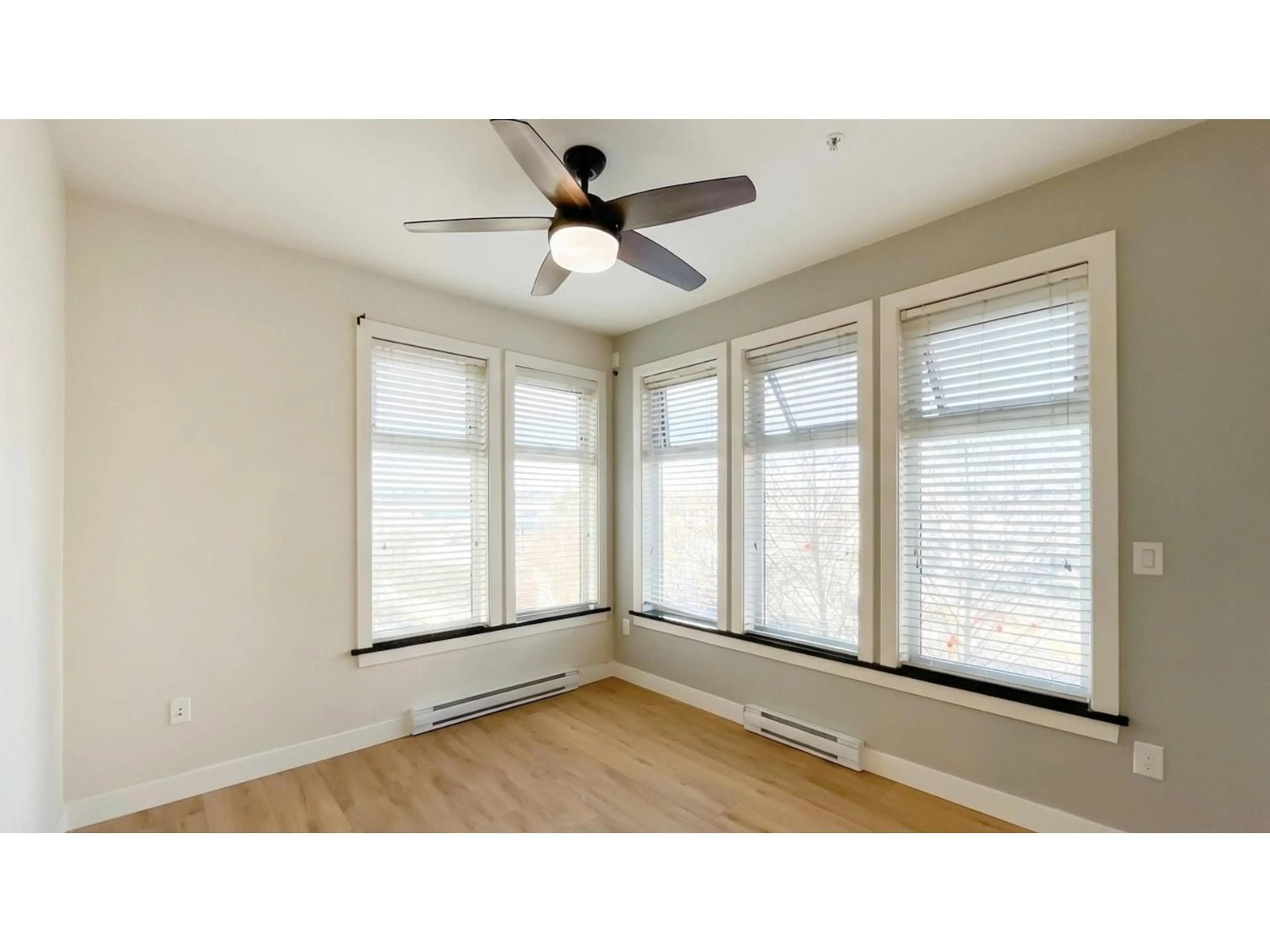 A pic of a room for 309 - 20058 FRASER HIGHWAY, Langley British Columbia V3A0E5