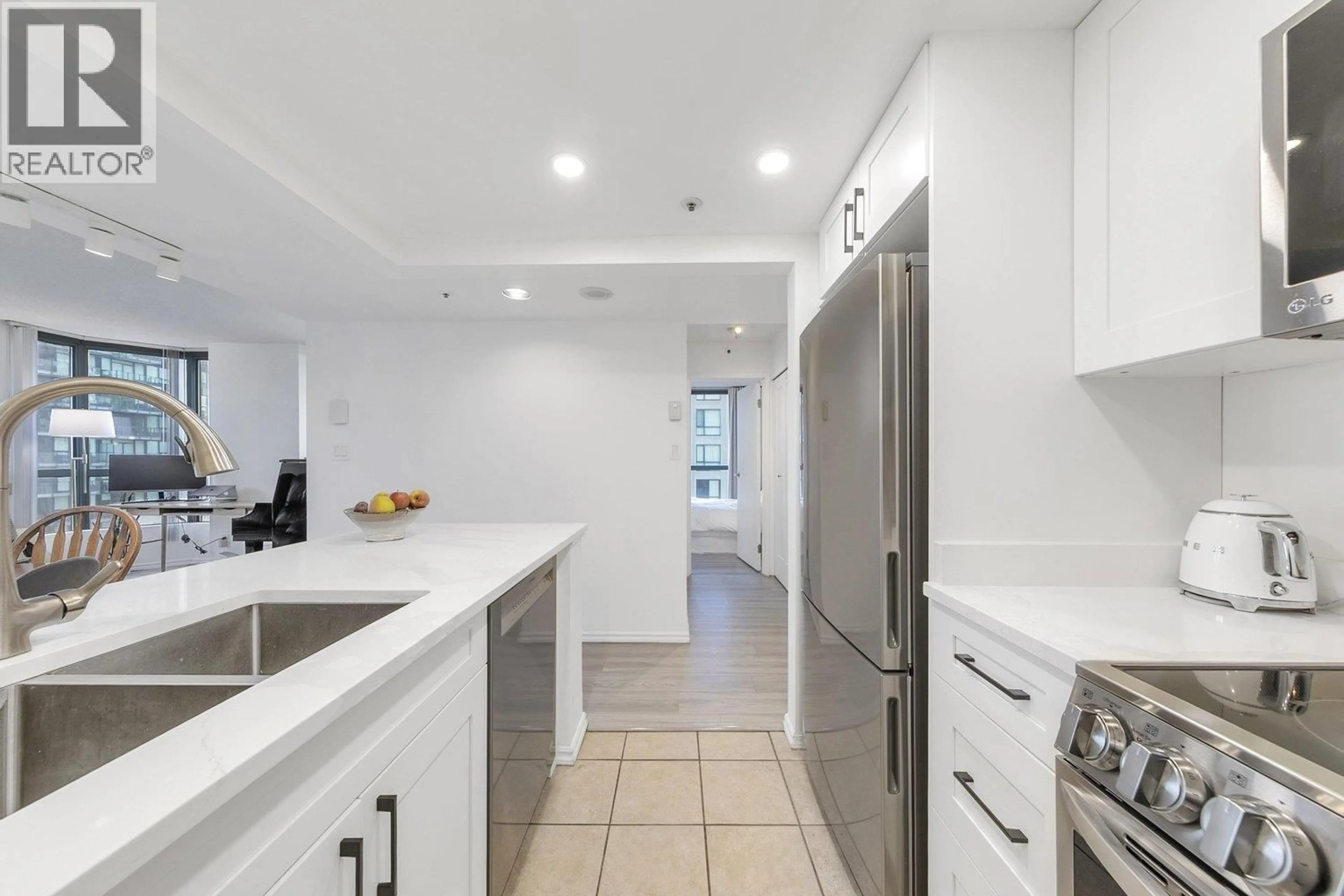 Standard kitchen, ceramic/tile floor for 1003 - 838 AGNES STREET, New Westminster British Columbia V3M6R3
