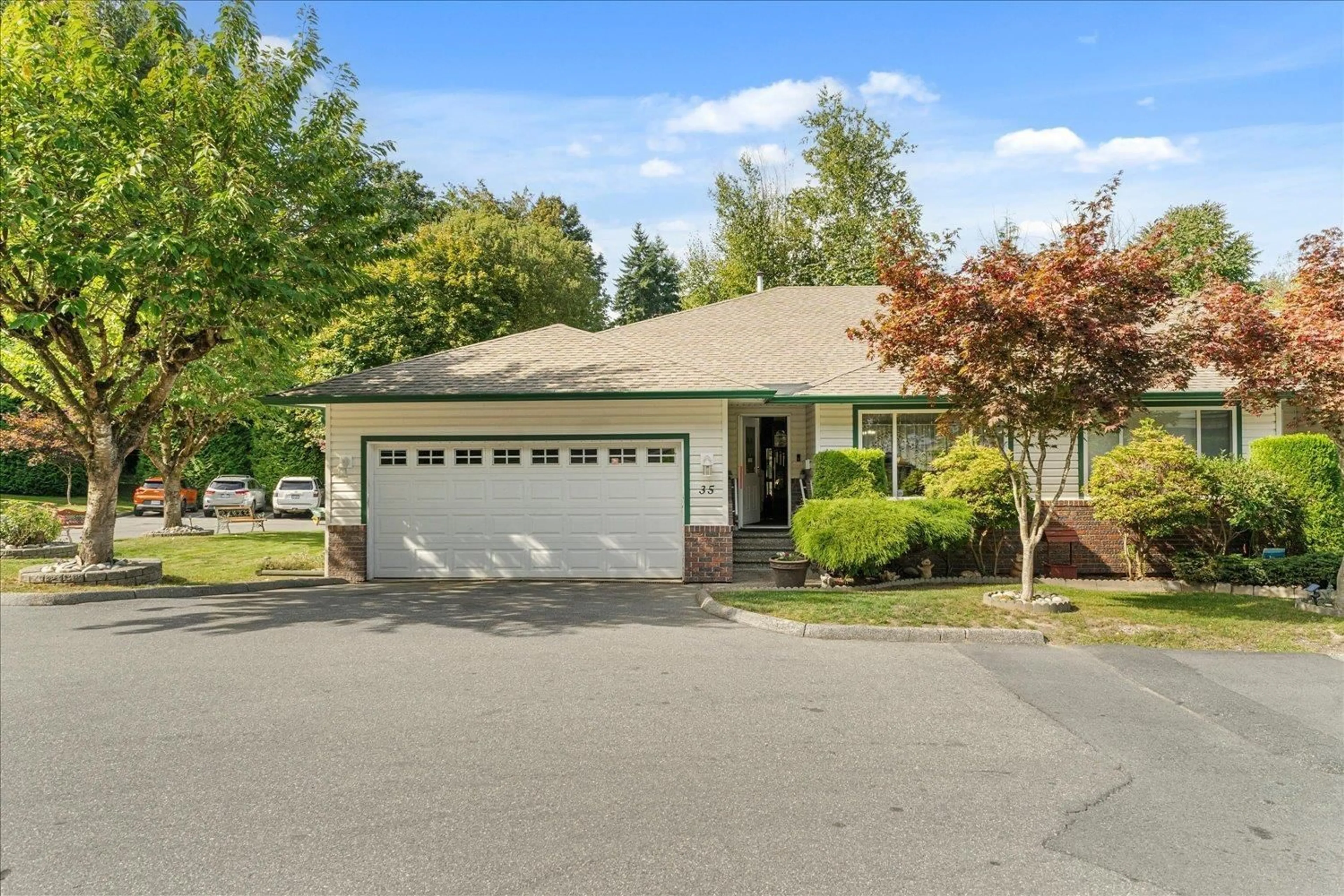 Home with vinyl exterior material, street for 35 - 34250 HAZELWOOD AVENUE, Abbotsford British Columbia V2S7L4