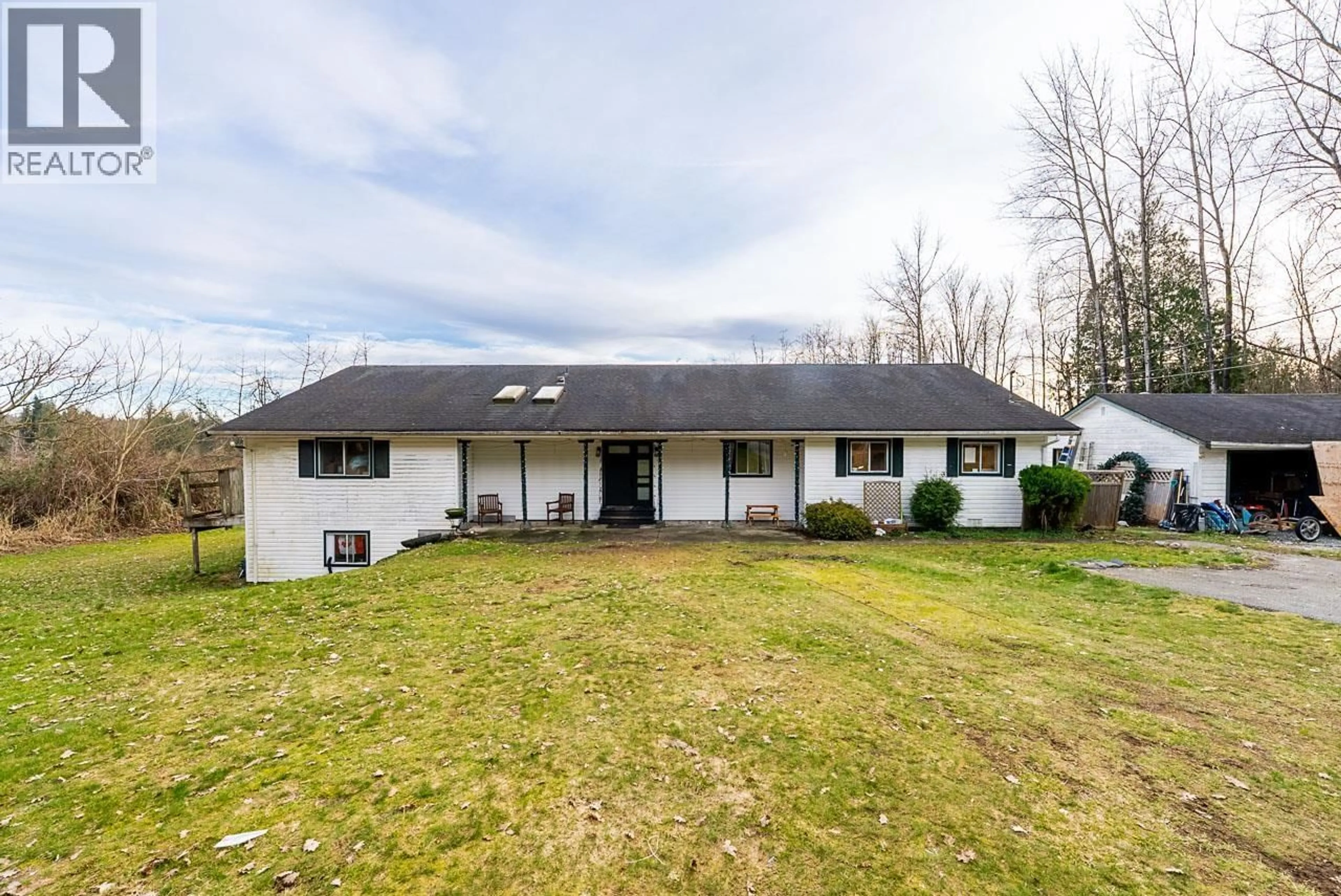 A pic from outside/outdoor area/front of a property/back of a property/a pic from drone, unknown for 28204 108TH AVENUE, Maple Ridge British Columbia V2W1T5