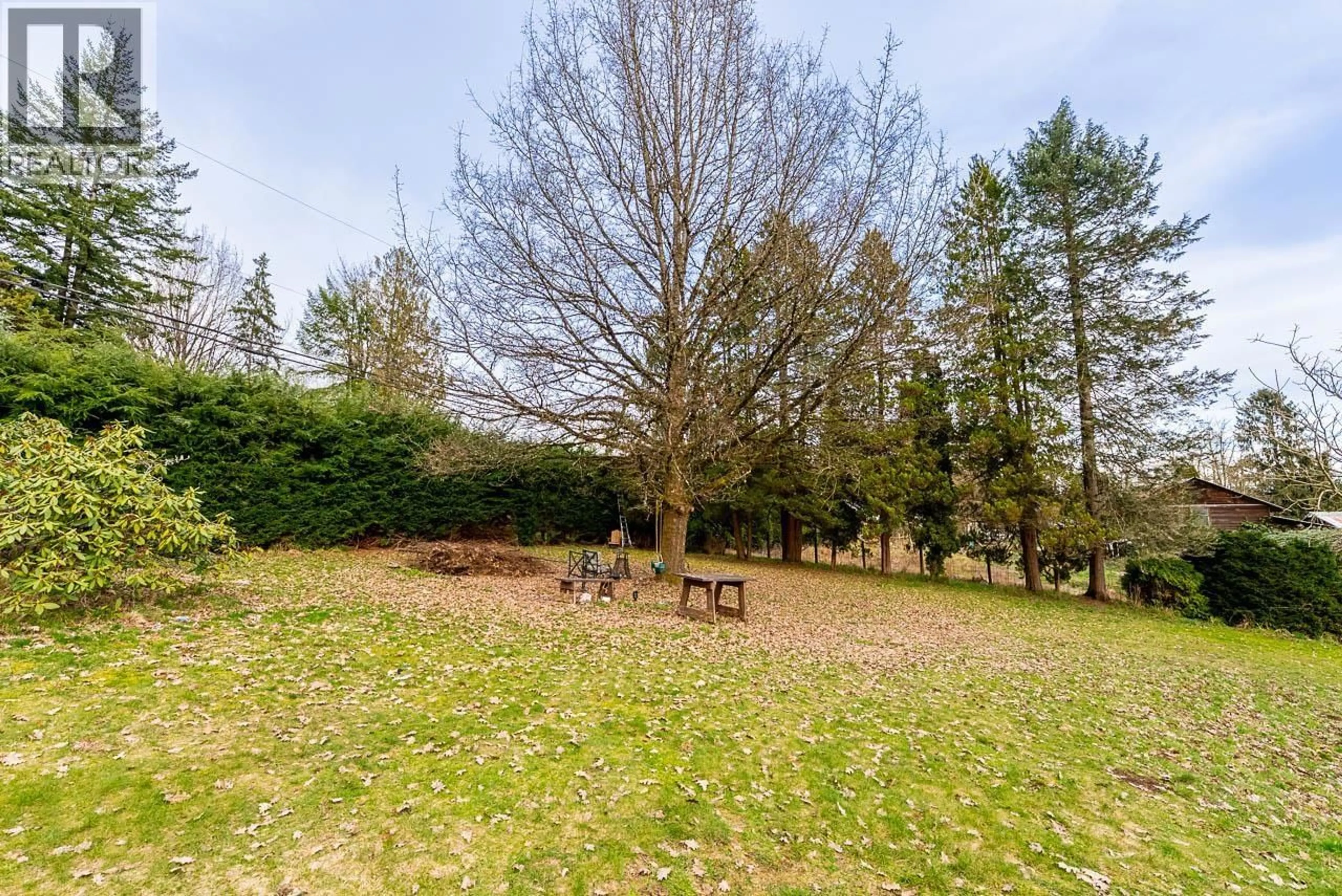 A pic from outside/outdoor area/front of a property/back of a property/a pic from drone, forest/trees view for 28204 108TH AVENUE, Maple Ridge British Columbia V2W1T5
