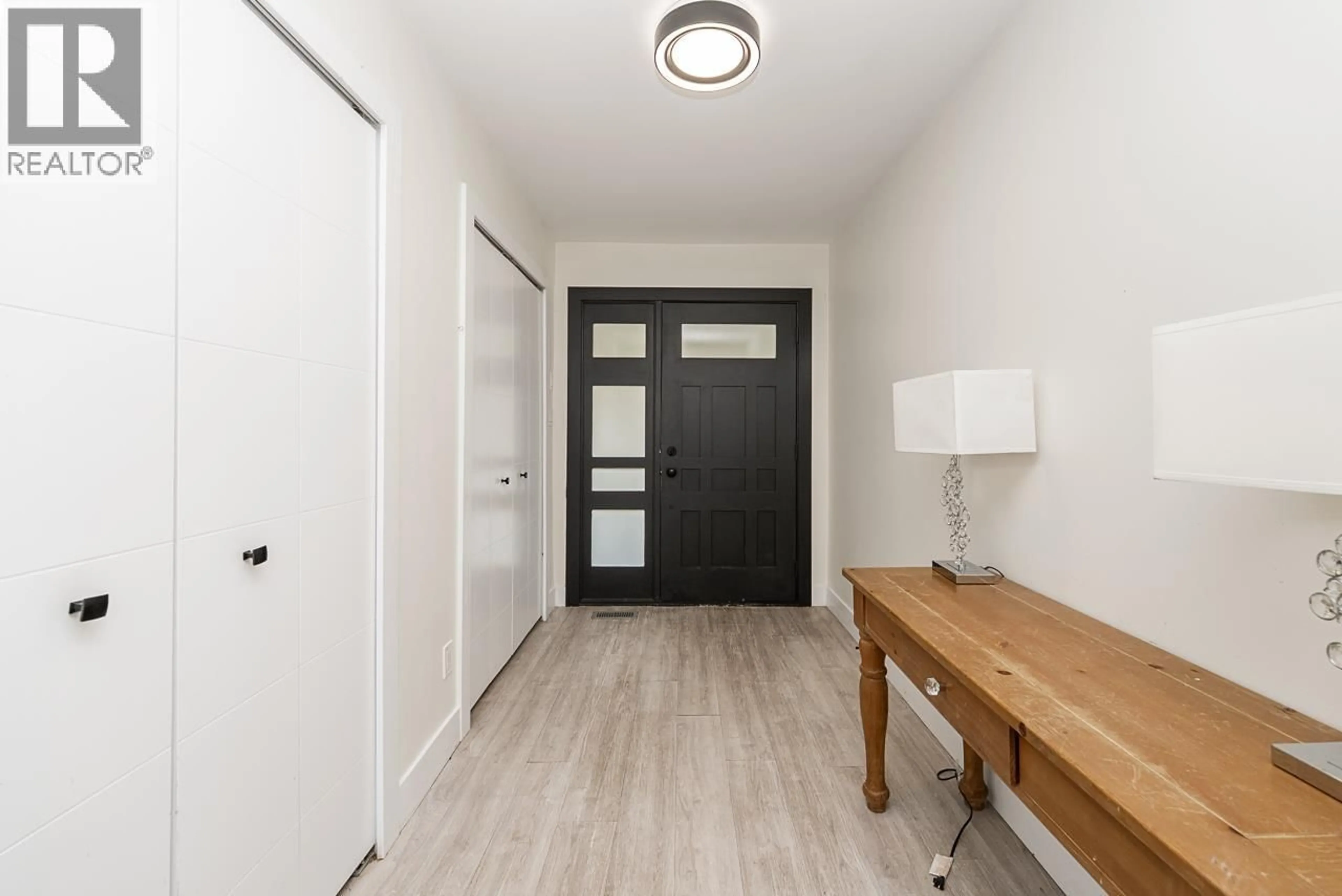 Indoor entryway for 28204 108TH AVENUE, Maple Ridge British Columbia V2W1T5