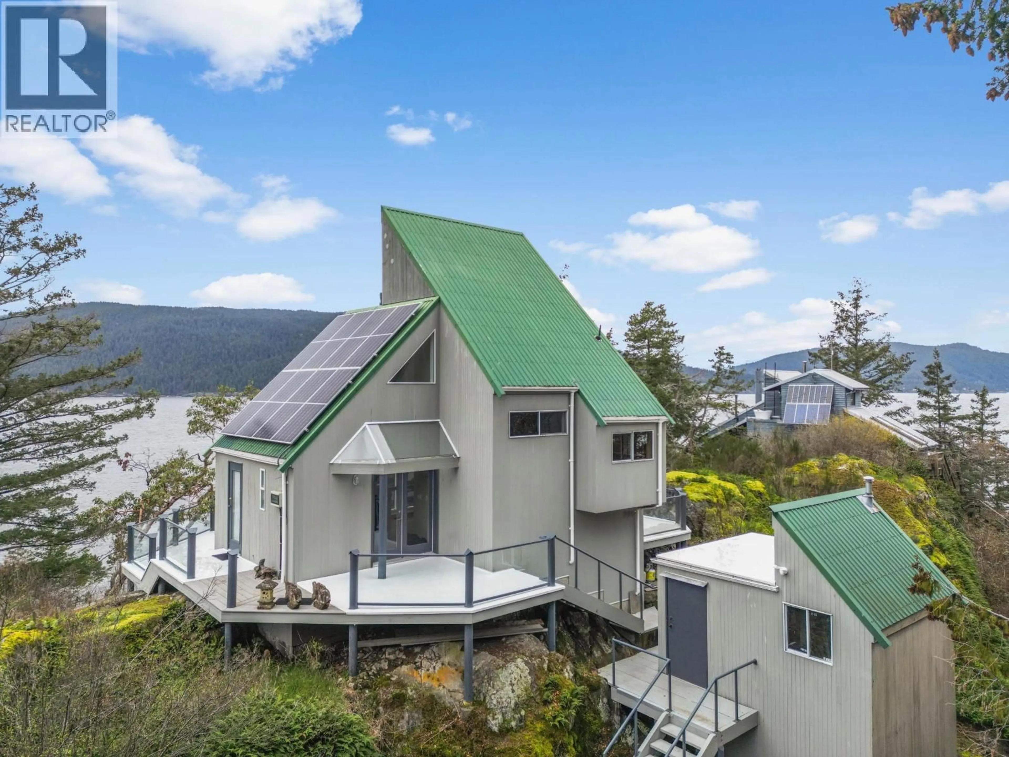 A pic from outside/outdoor area/front of a property/back of a property/a pic from drone, mountain view for 28 PASSAGE ISLAND, Vancouver British Columbia V7W1V7