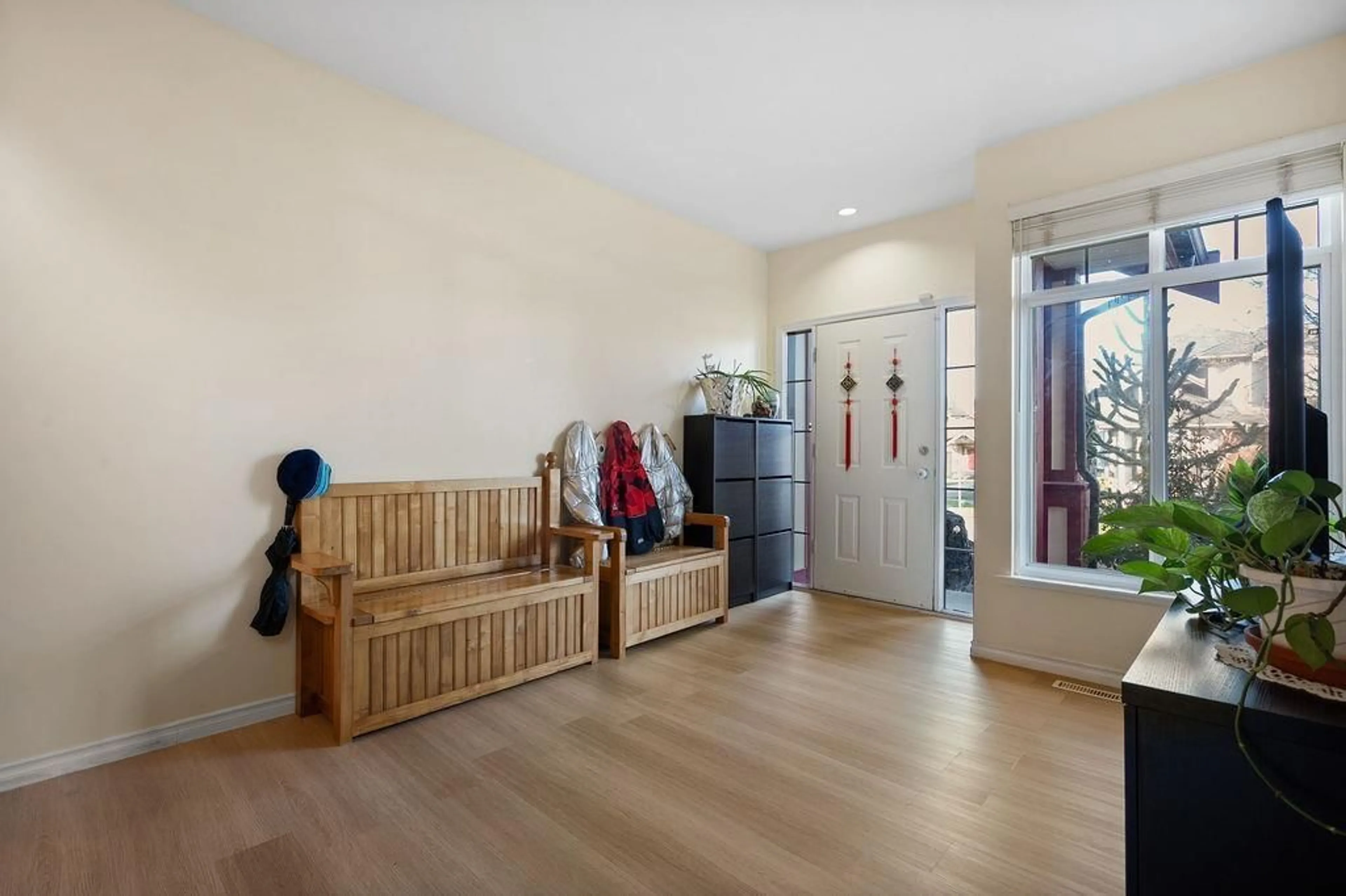 Indoor entryway for 6629 187A STREET, Surrey British Columbia V3S0T1