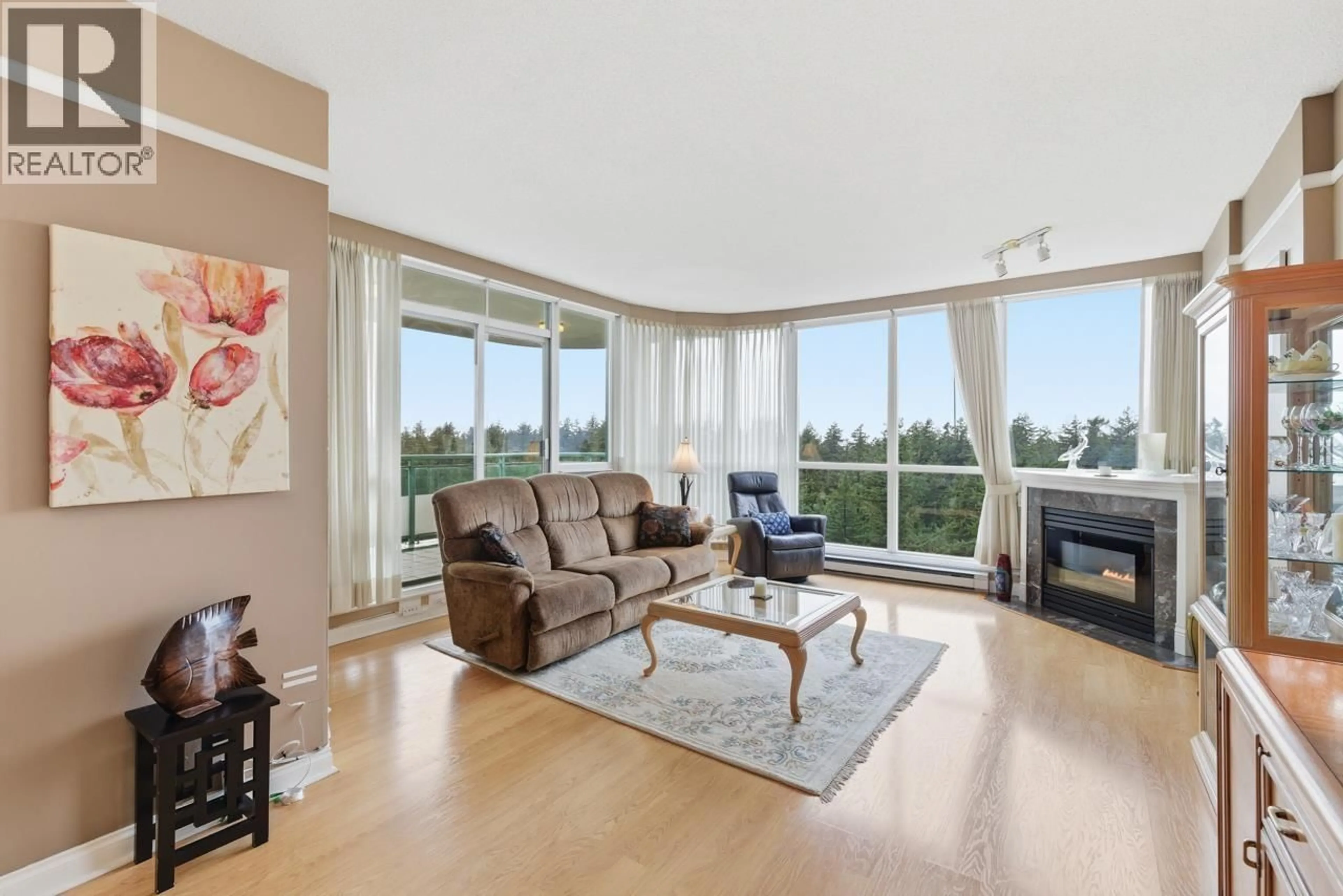 Living room with furniture, unknown for 19C - 6128 PATTERSON AVENUE, Burnaby British Columbia V5H4P3