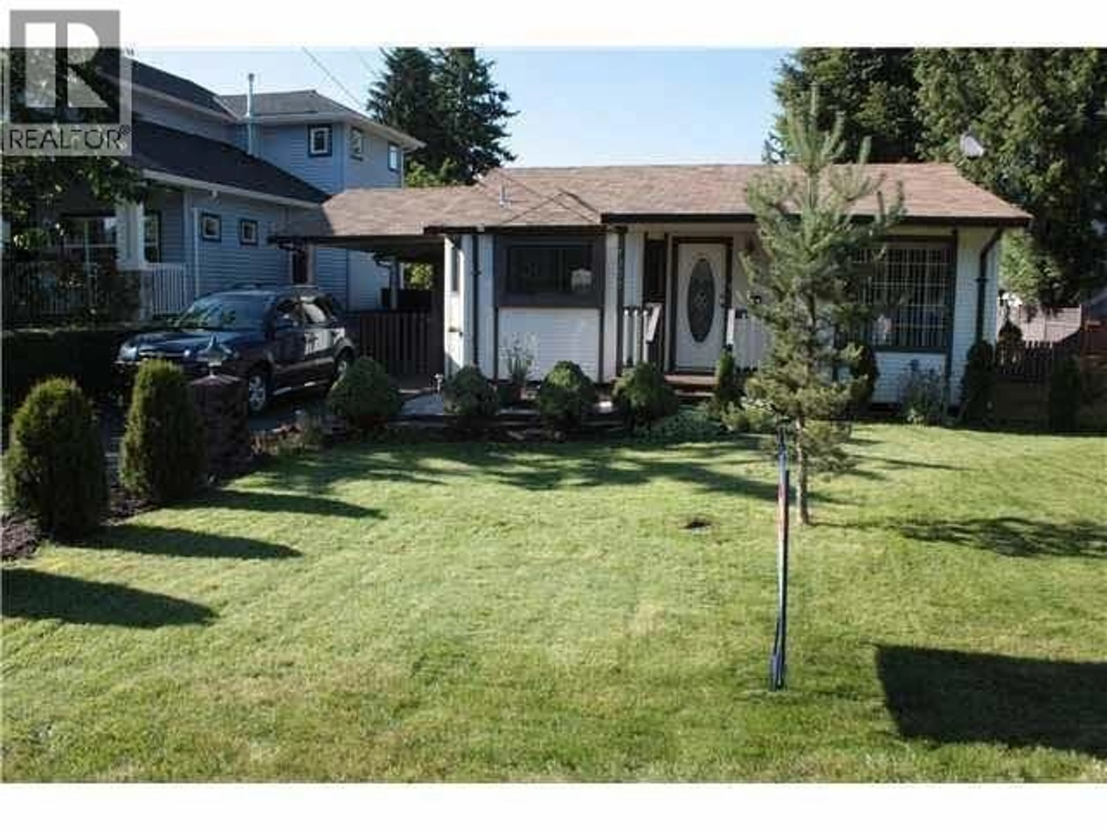 A pic from outside/outdoor area/front of a property/back of a property/a pic from drone, street for 1951 WESTMINSTER AVENUE, Coquitlam British Columbia V3B1E7