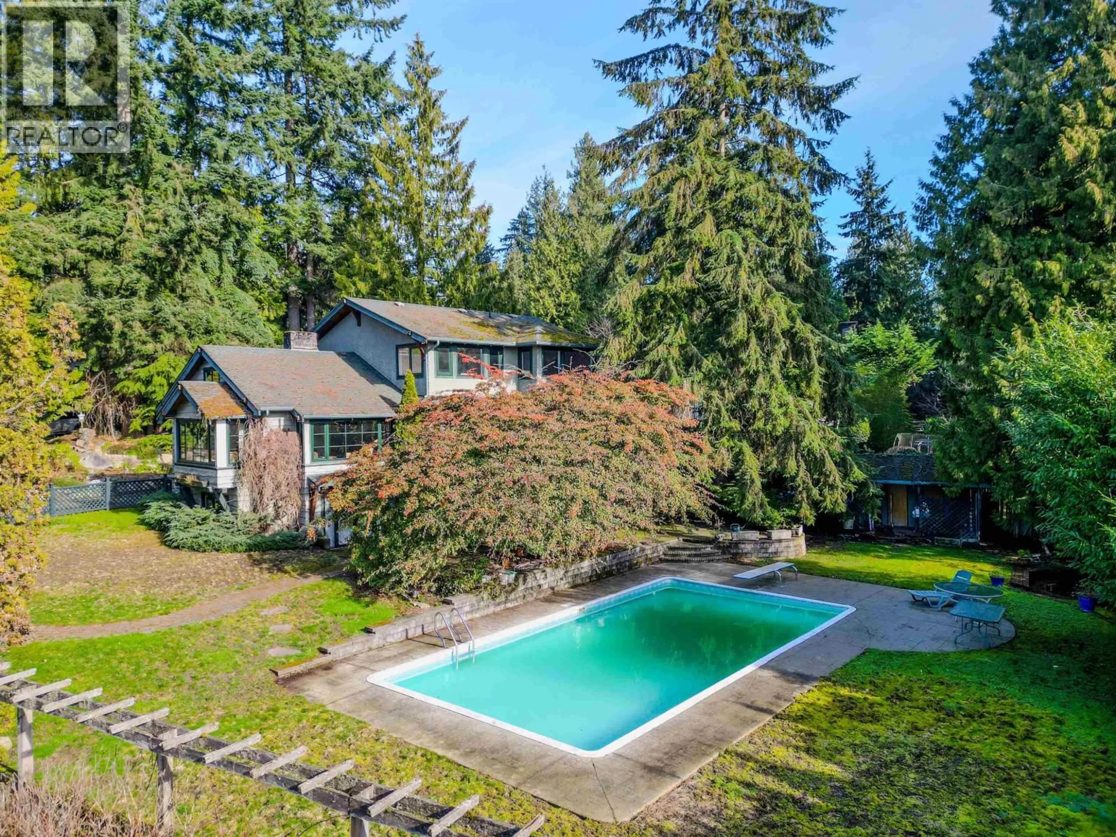 A pic from outside/outdoor area/front of a property/back of a property/a pic from drone, unknown for 1650 PALMERSTON AVENUE, West Vancouver British Columbia V7V2T8