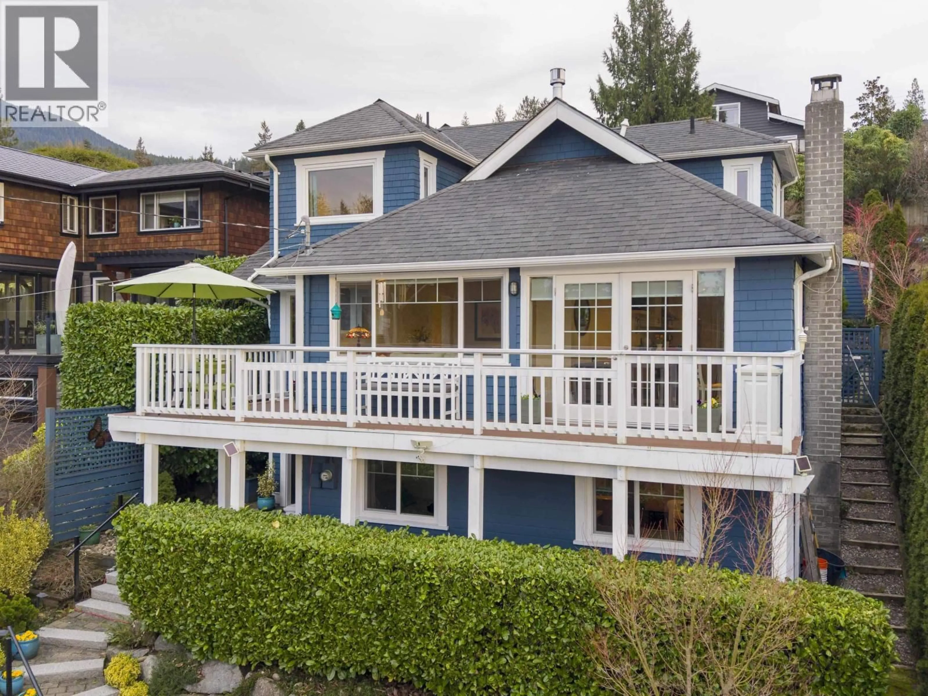 Home with vinyl exterior material, water/lake/river/ocean view for 6252 WELLINGTON AVENUE, West Vancouver British Columbia V7W2H4